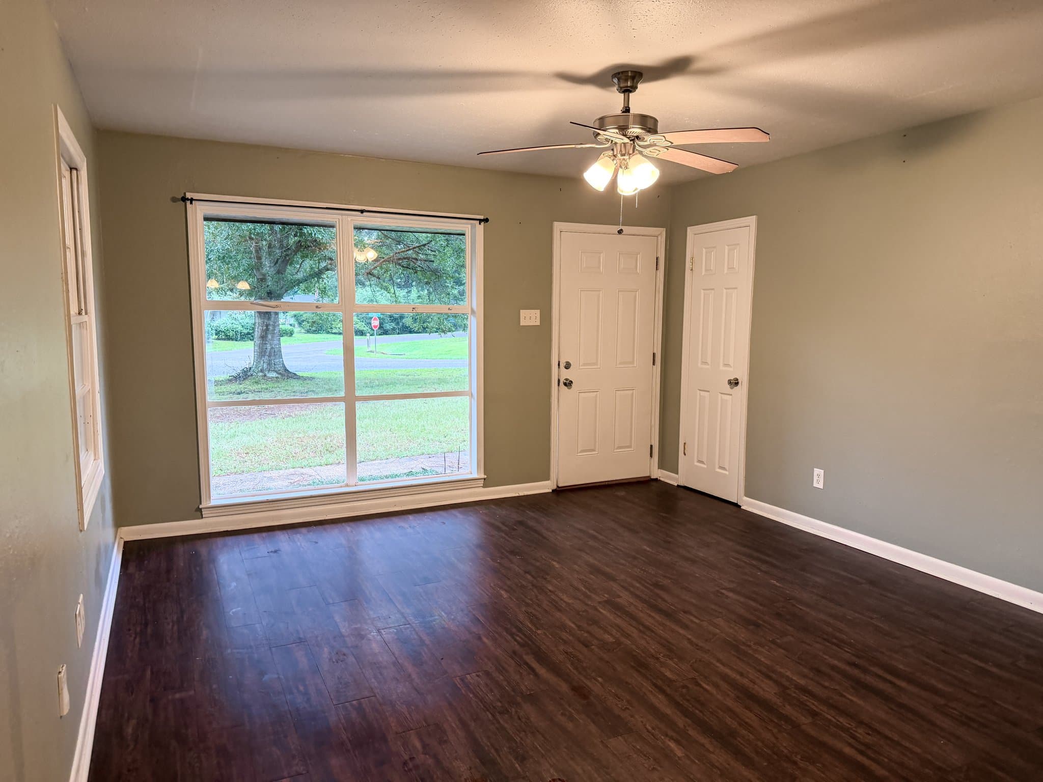 Mobile House: 8061 Valmoral Dr