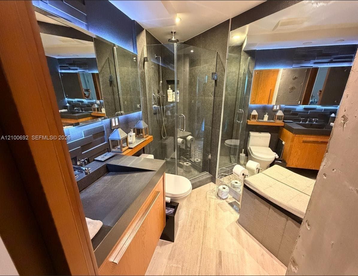 Miami Condo: 520 Brickell Key Dr