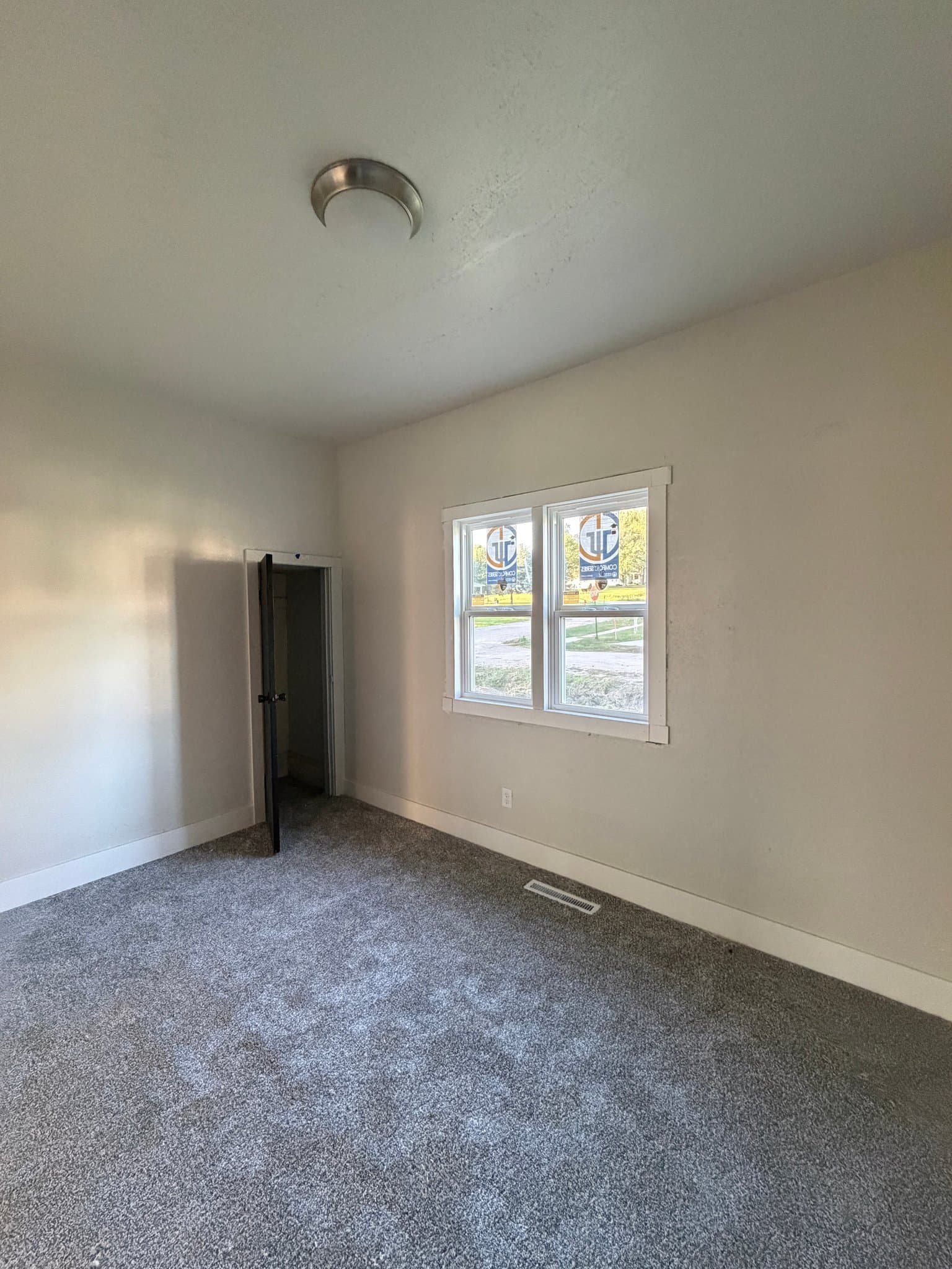 Bloomfield House: 110 N 1st St