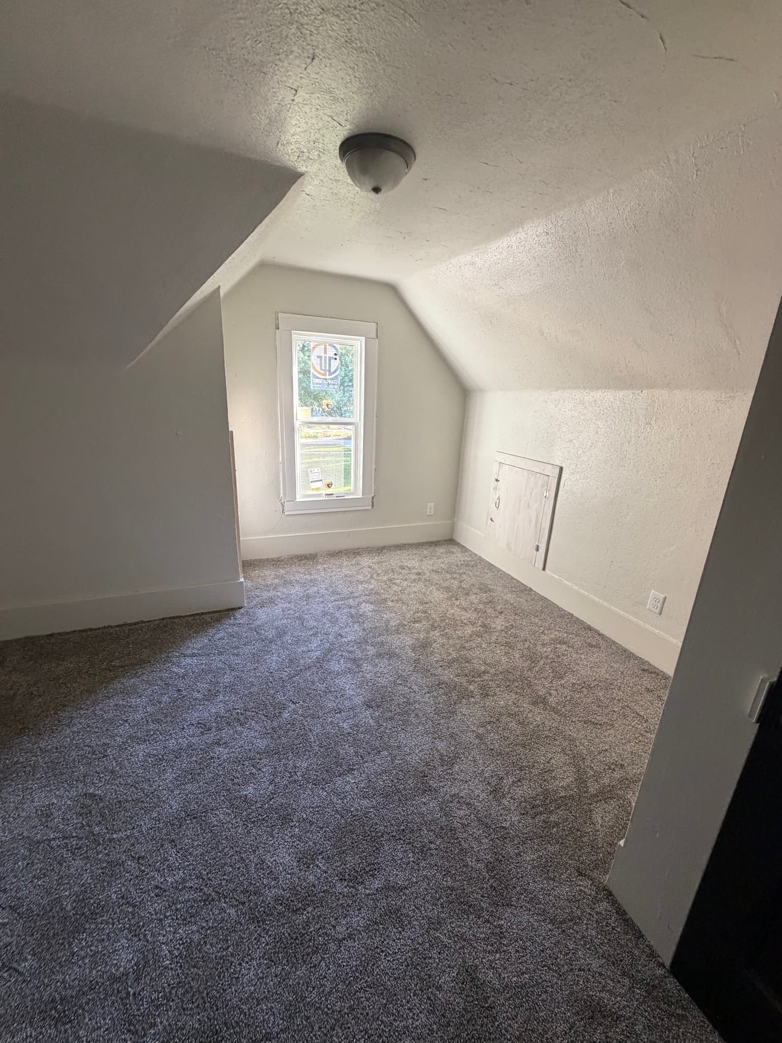 Bloomfield House: 110 N 1st St