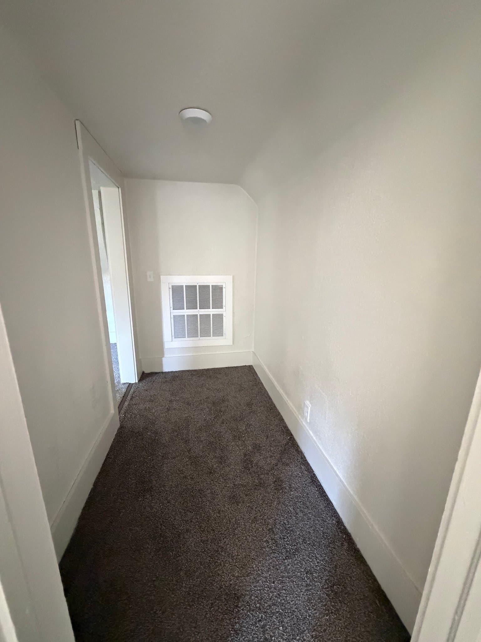 Bloomfield House: 110 N 1st St