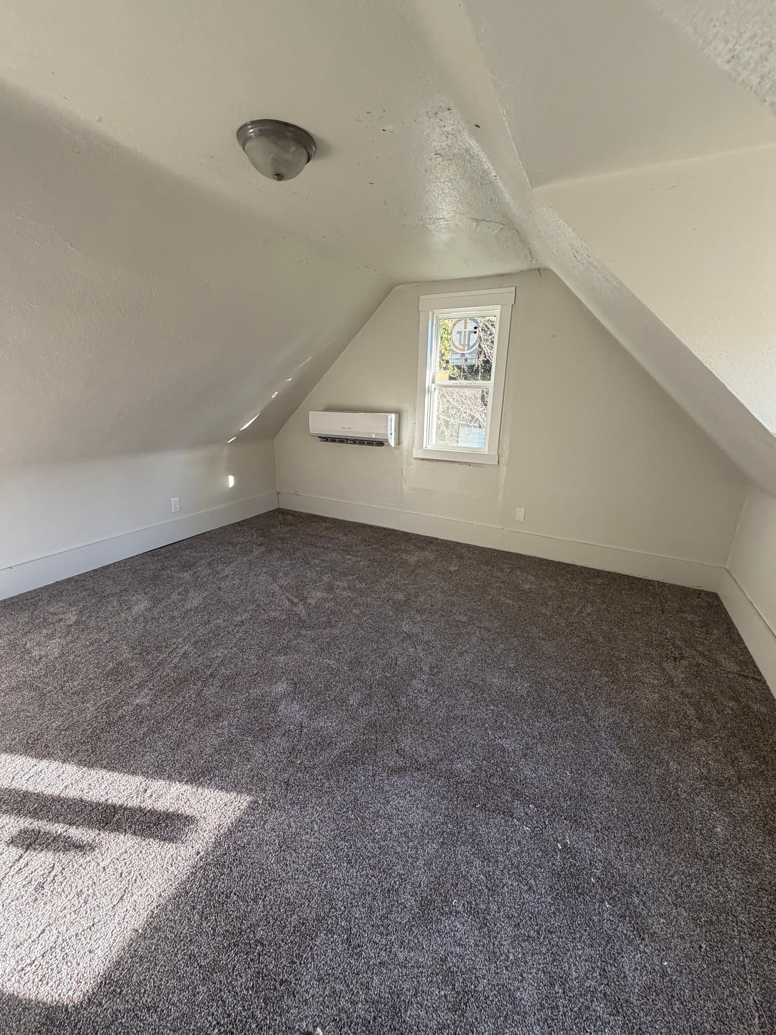 Bloomfield House: 110 N 1st St
