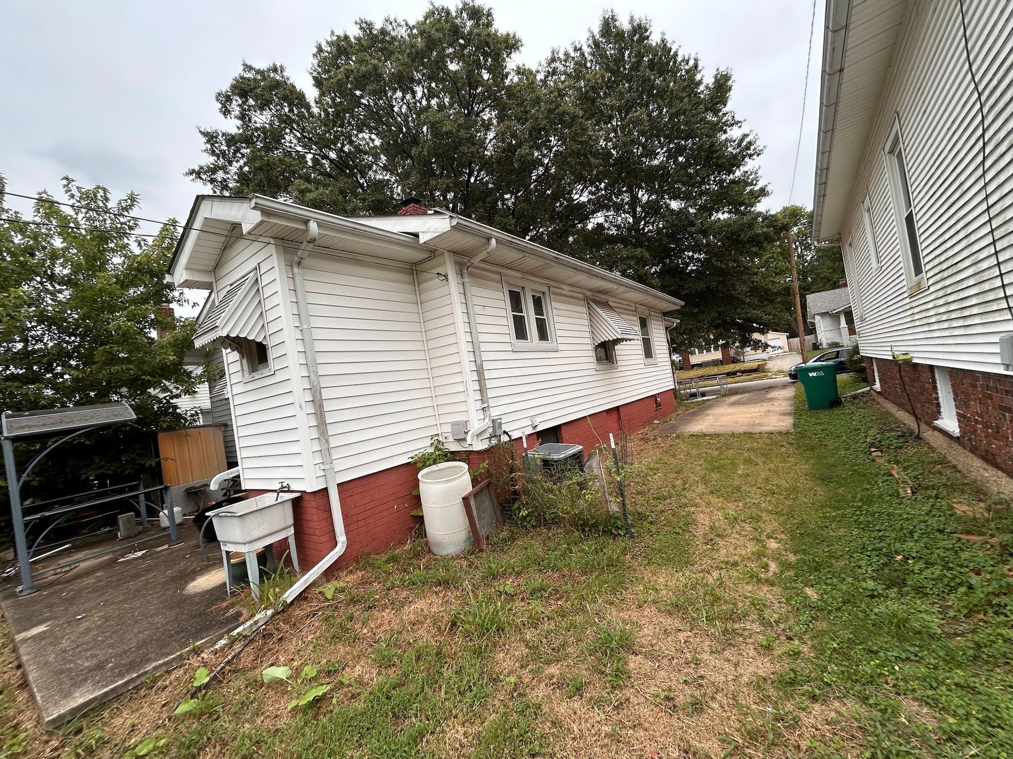 Decatur House: 2081 North College Street