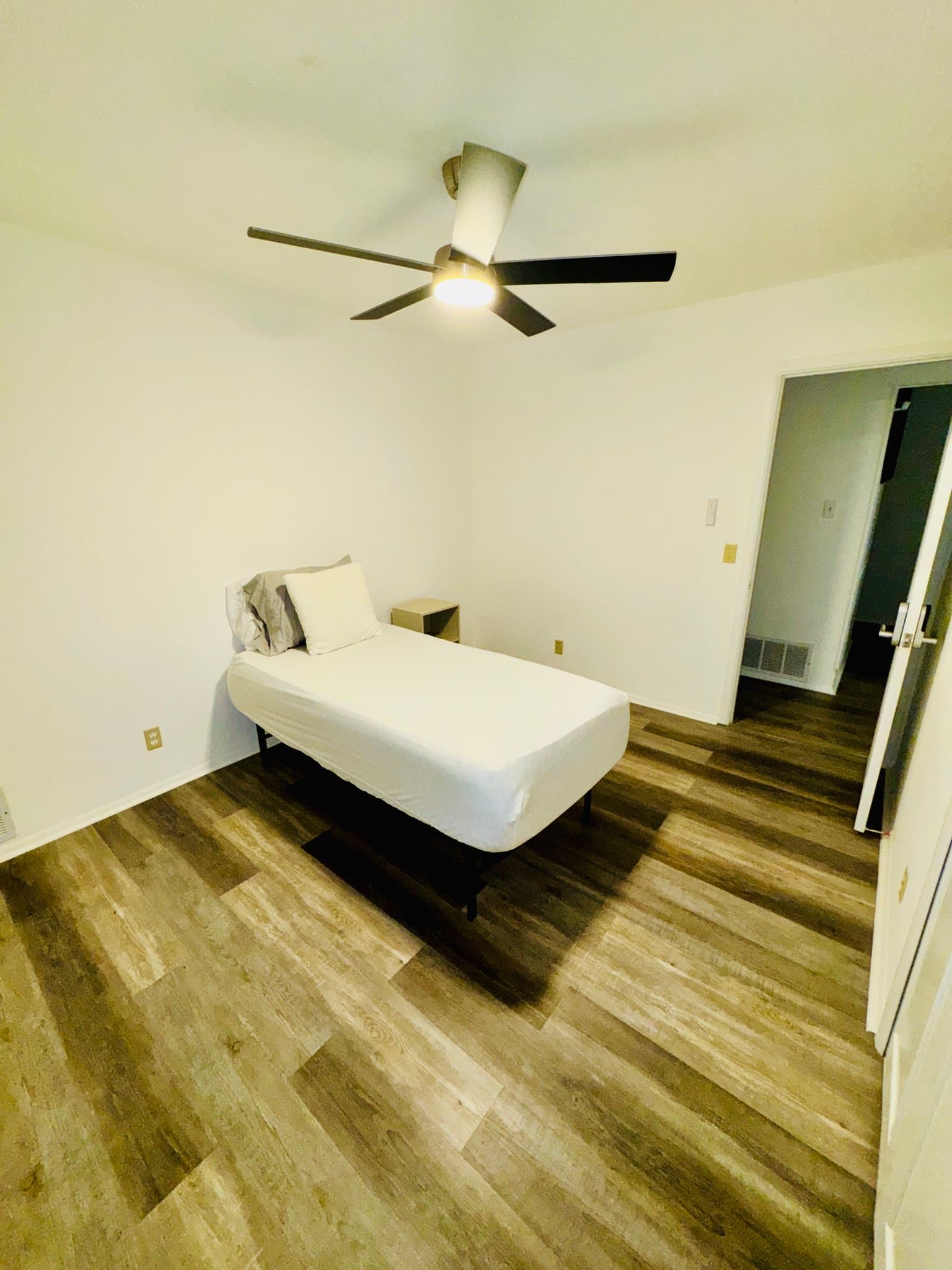 San Antonio Single Room: 5618 Sir Gareth Dr.