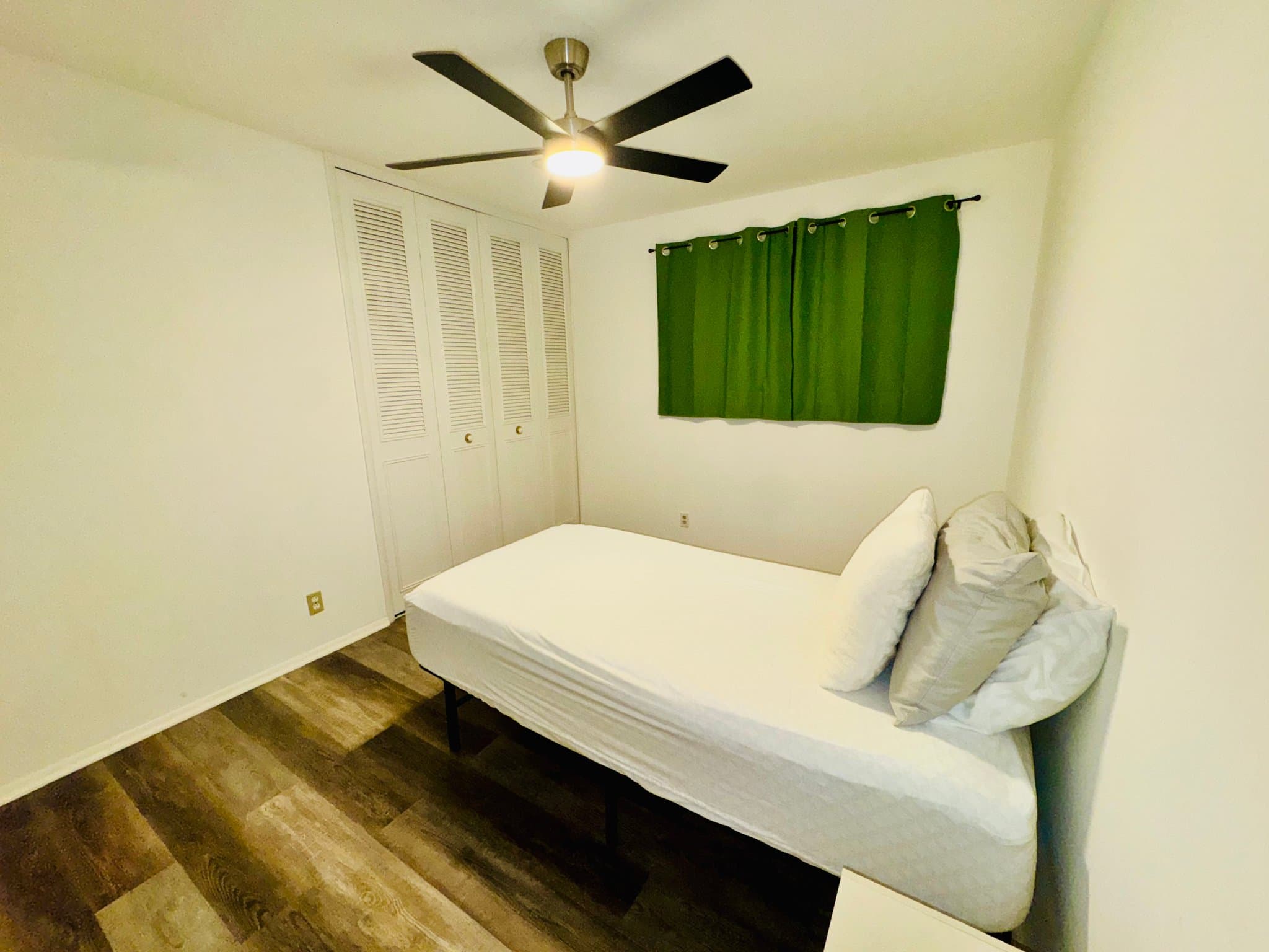 San Antonio Single Room: 5618 Sir Gareth Dr.