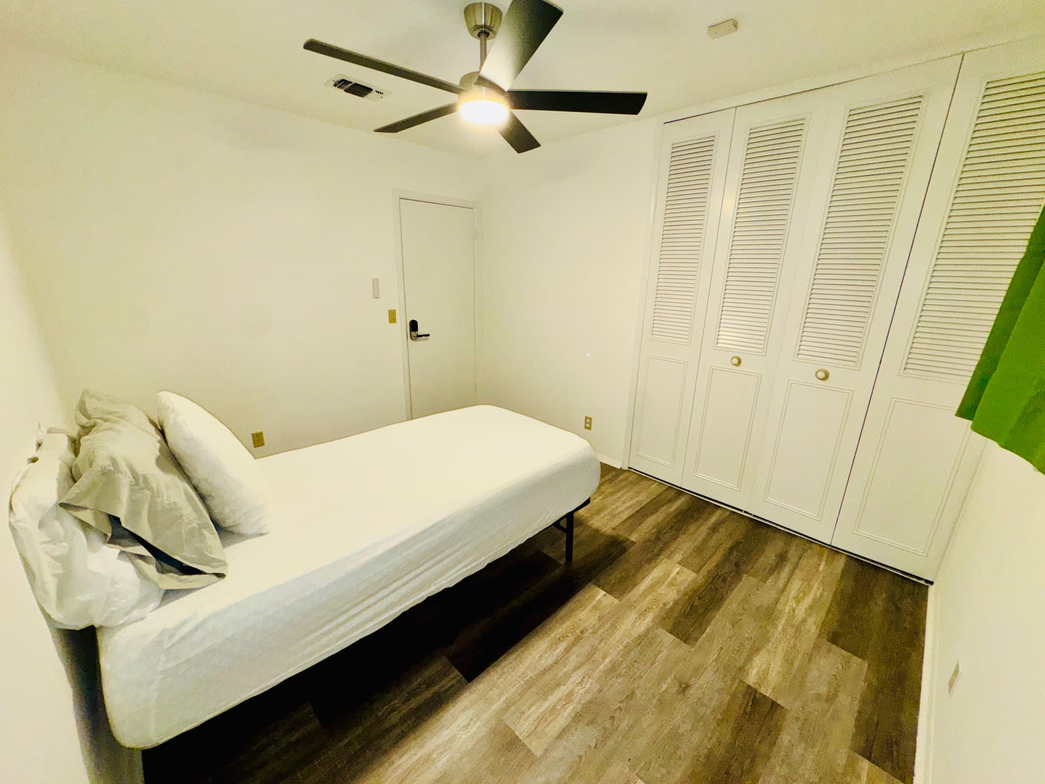 San Antonio Single Room: 5618 Sir Gareth Dr.