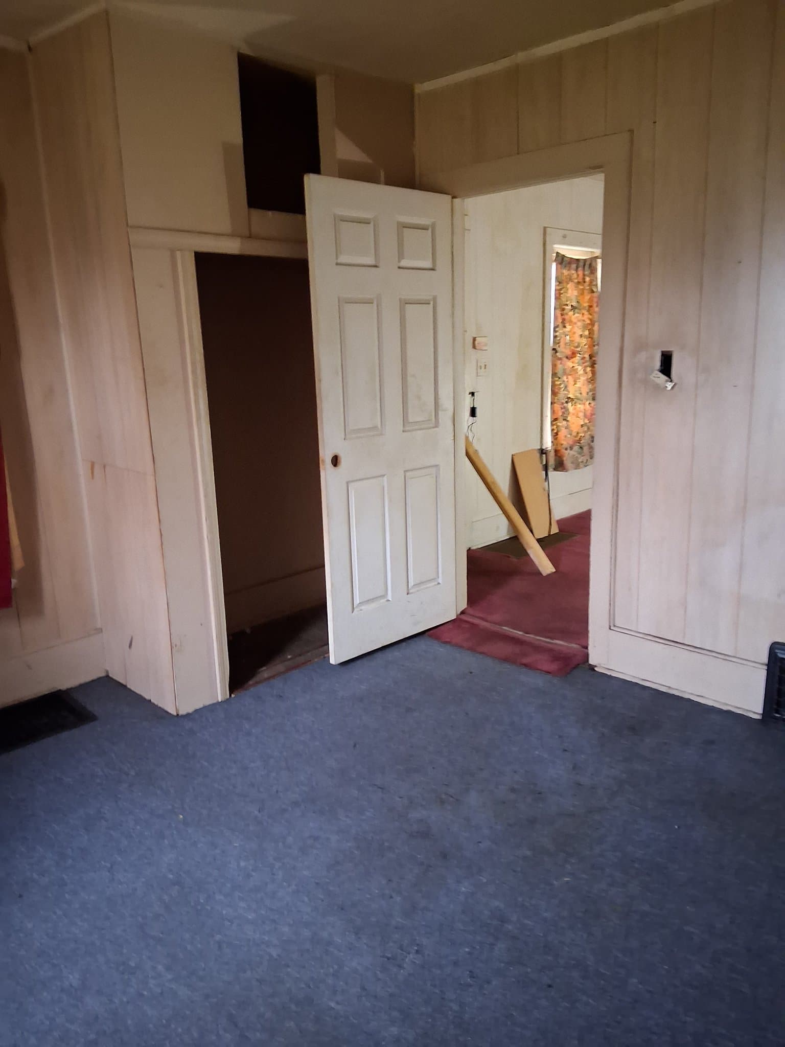 Flint House: 818 E Dewey