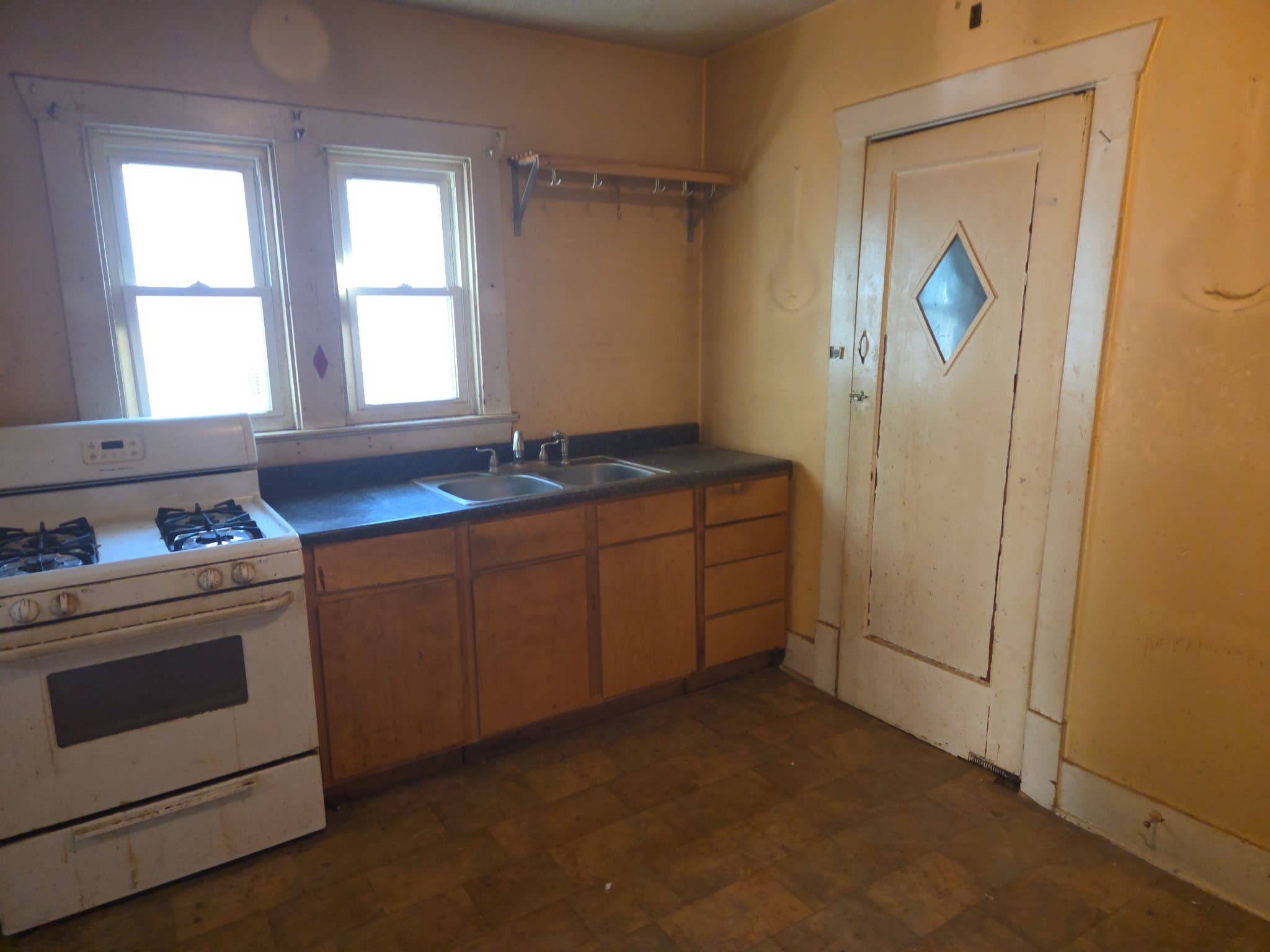 Decatur House: 2081 North College St.