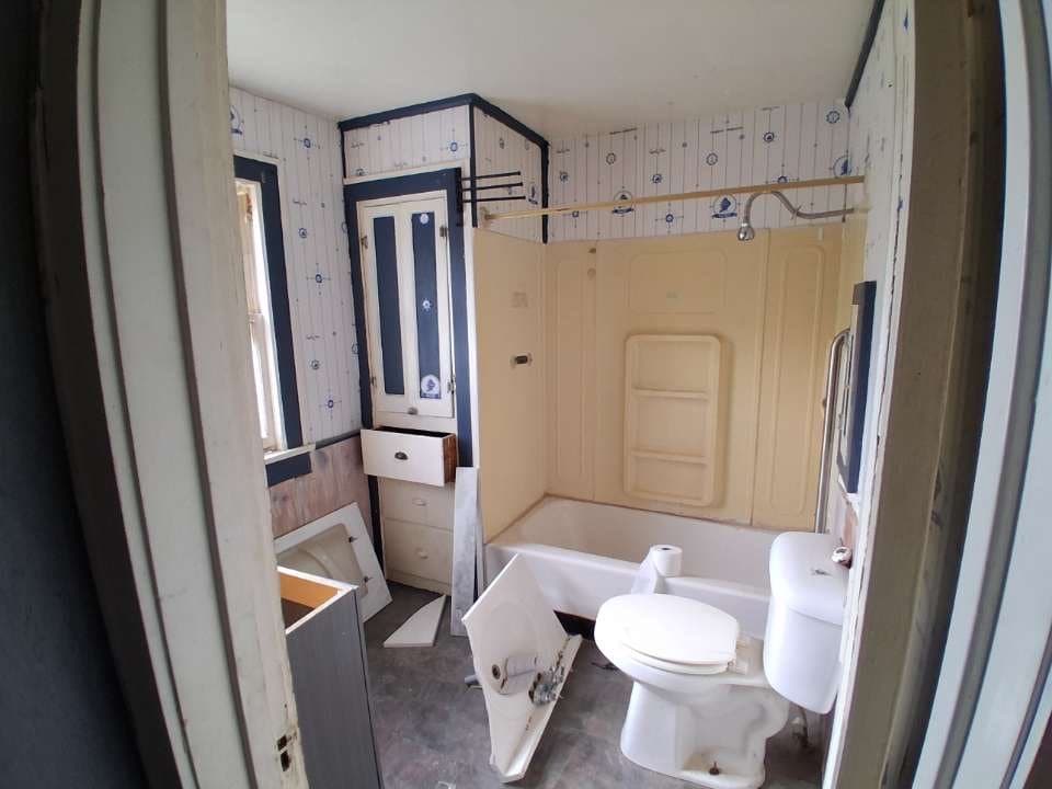Decatur House: 3975 E William St