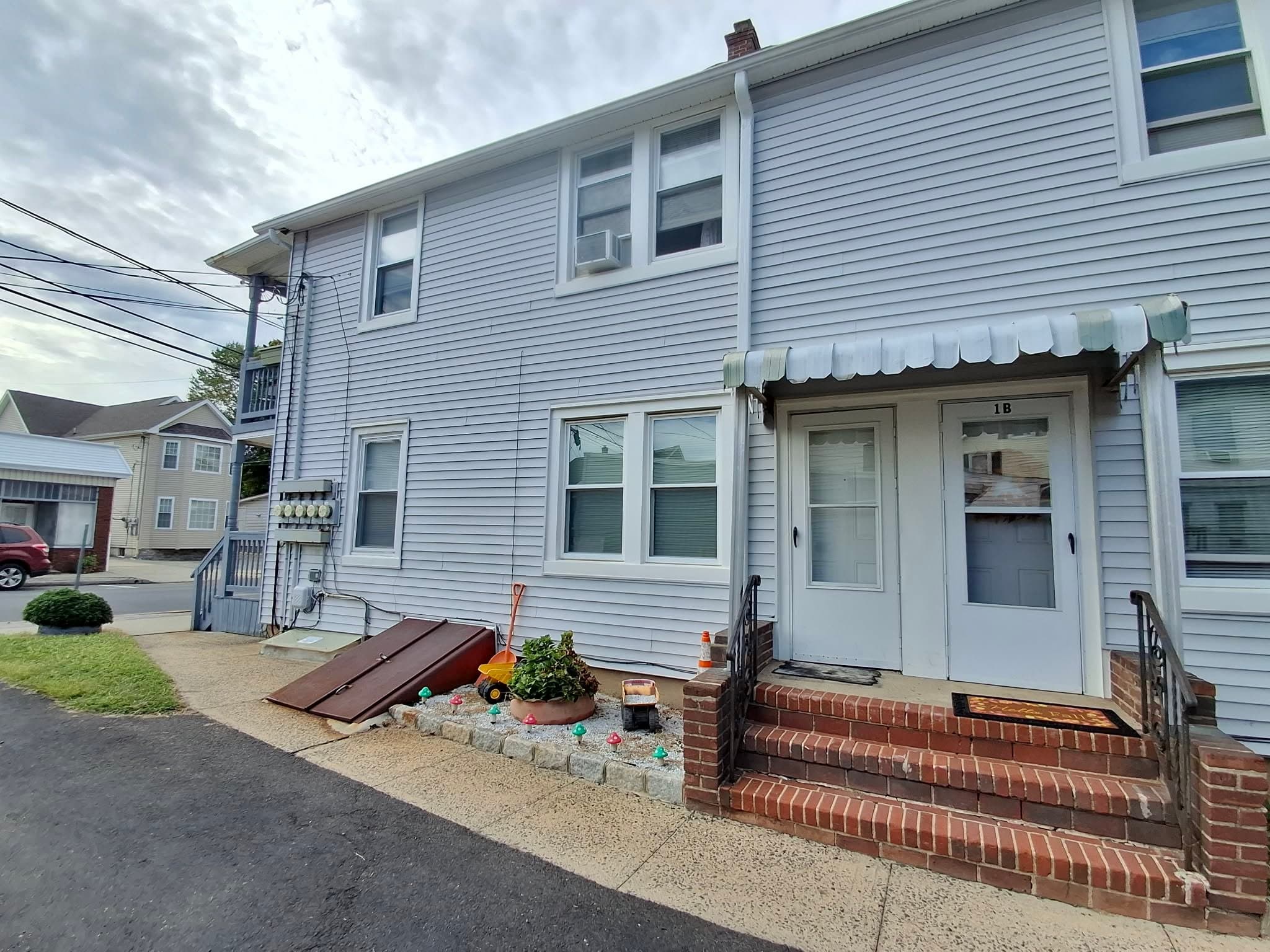 South River Apartment: 31 Obert St