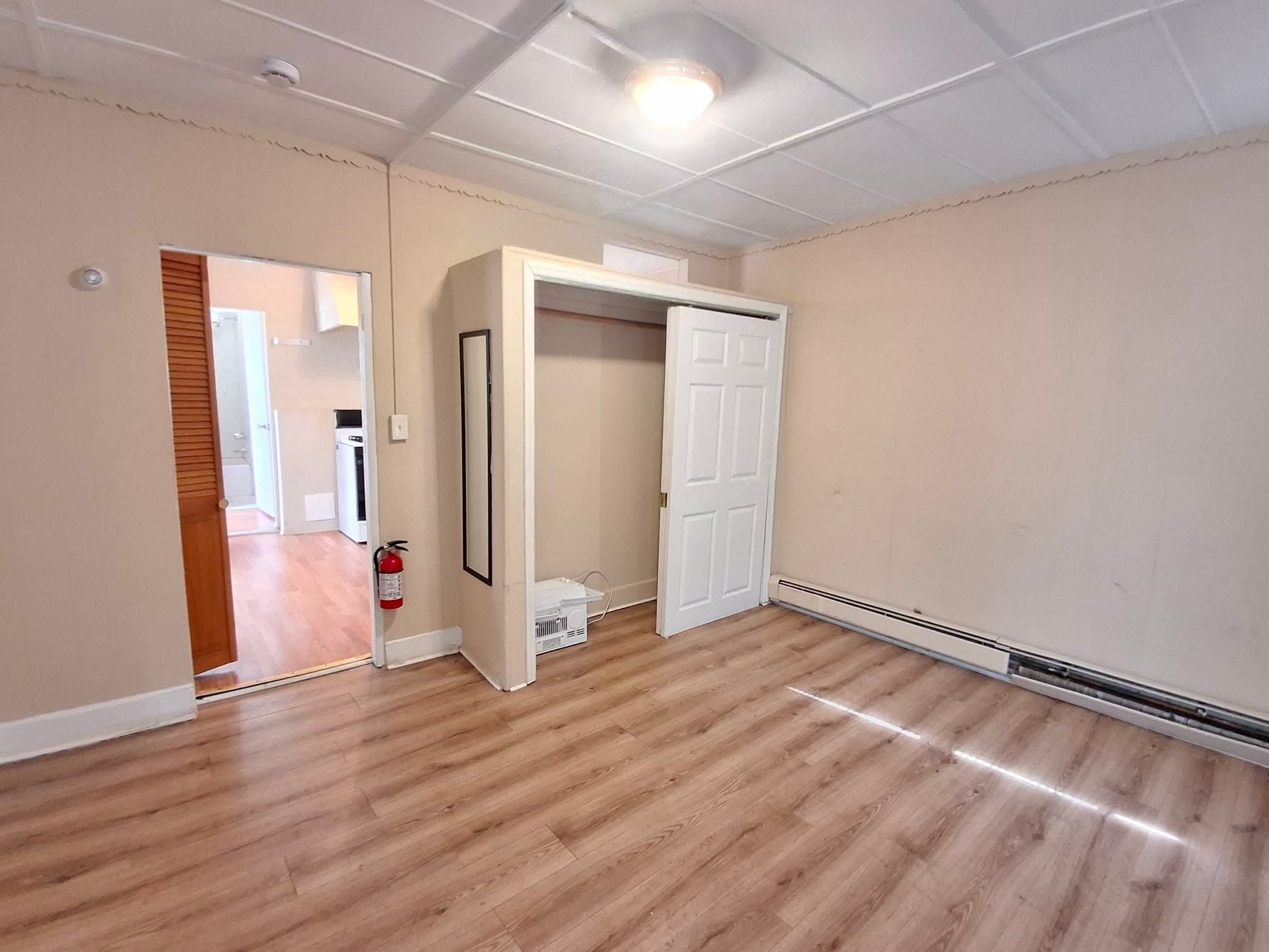 South River Apartment: 27A Obert St