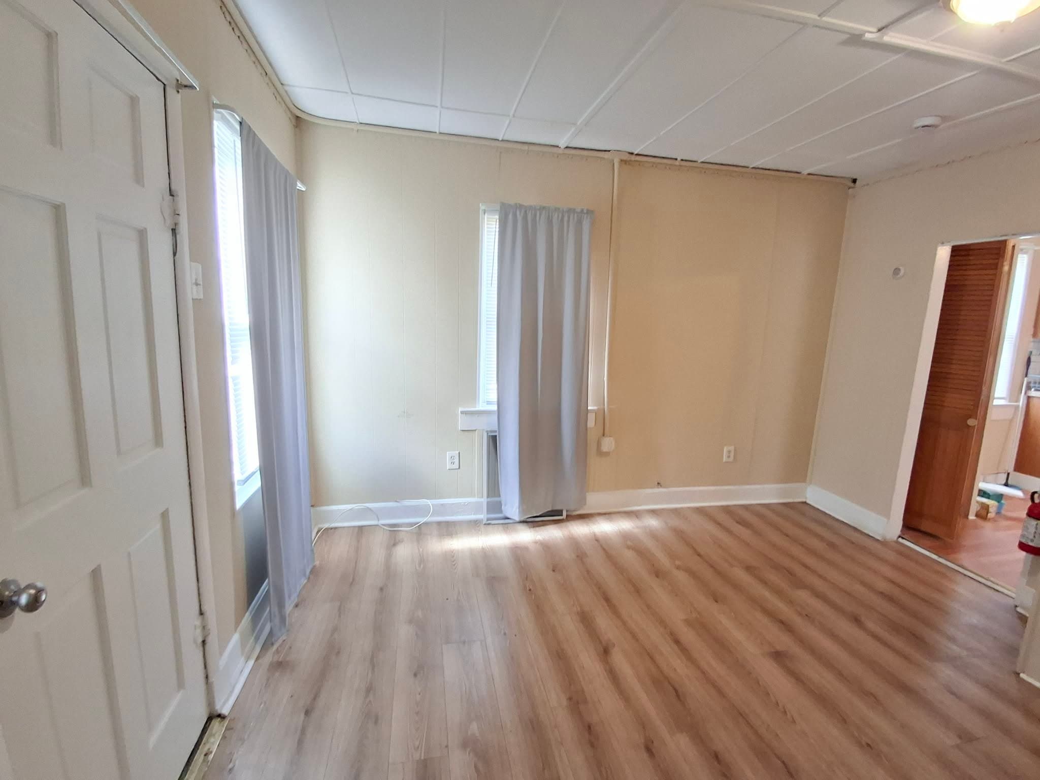 South River Apartment: 27A Obert St