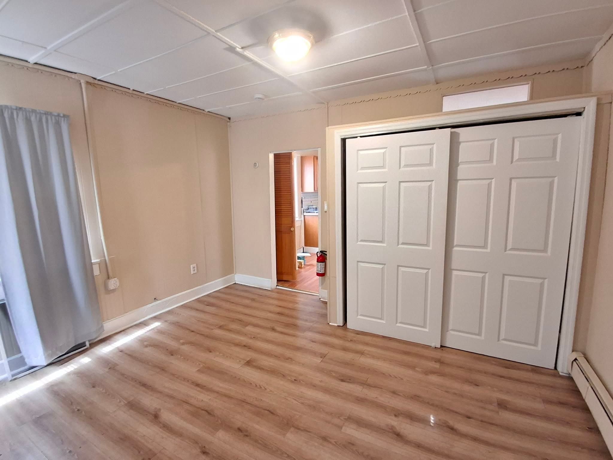 South River Apartment: 27A Obert St