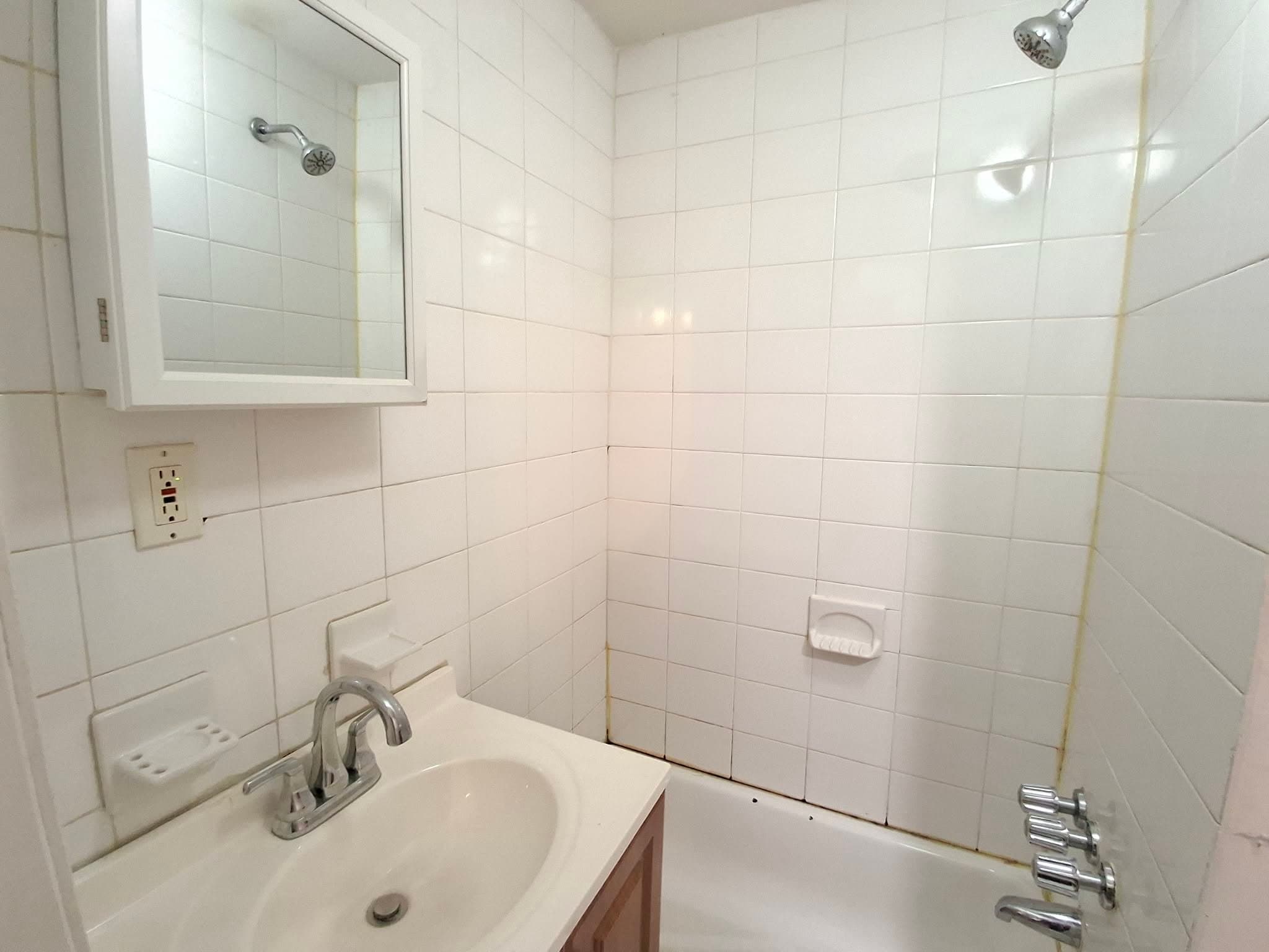 South River Apartment: 27A Obert St
