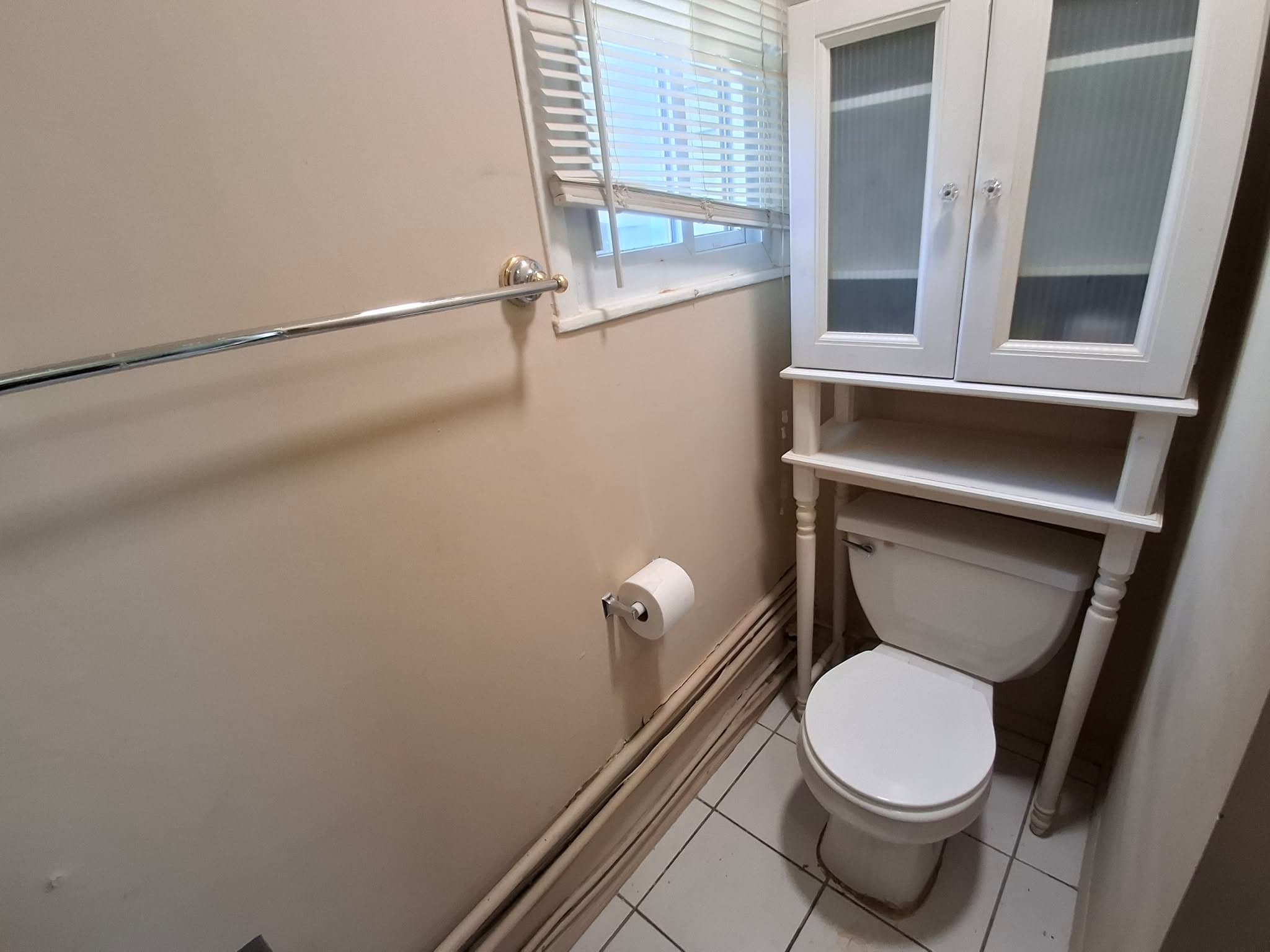 South River Apartment: 27A Obert St