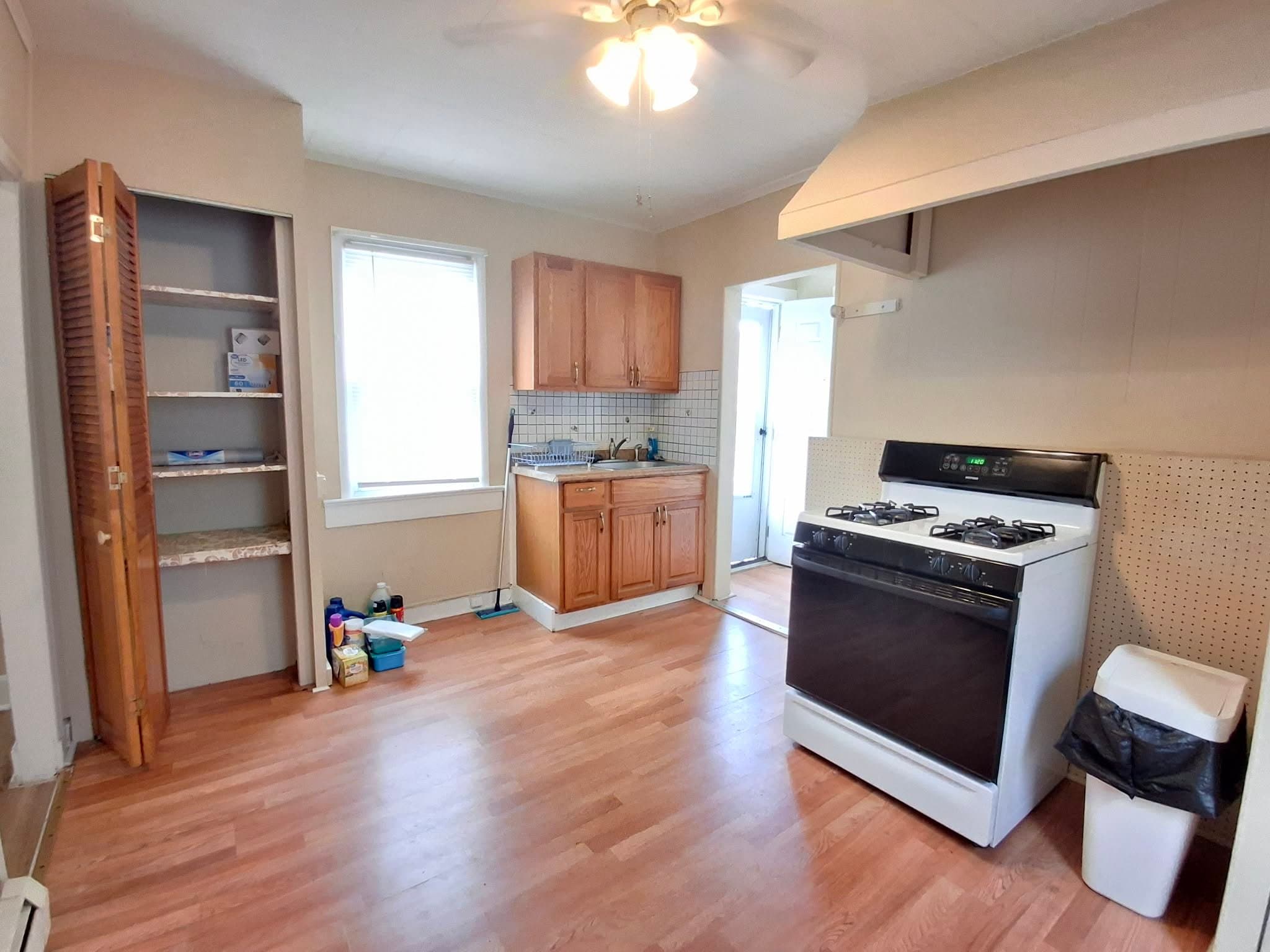 South River Apartment: 27A Obert St