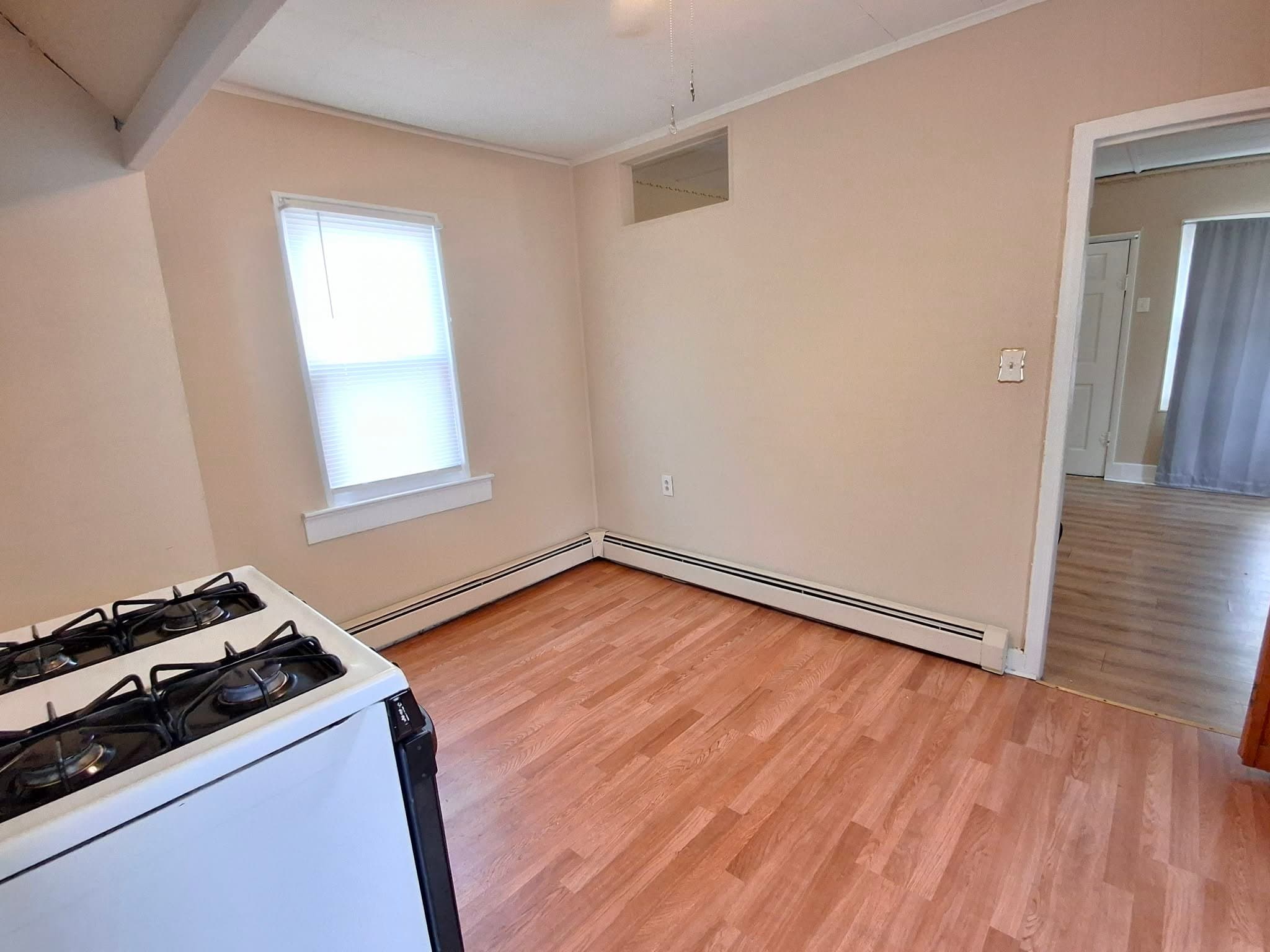 South River Apartment: 27A Obert St