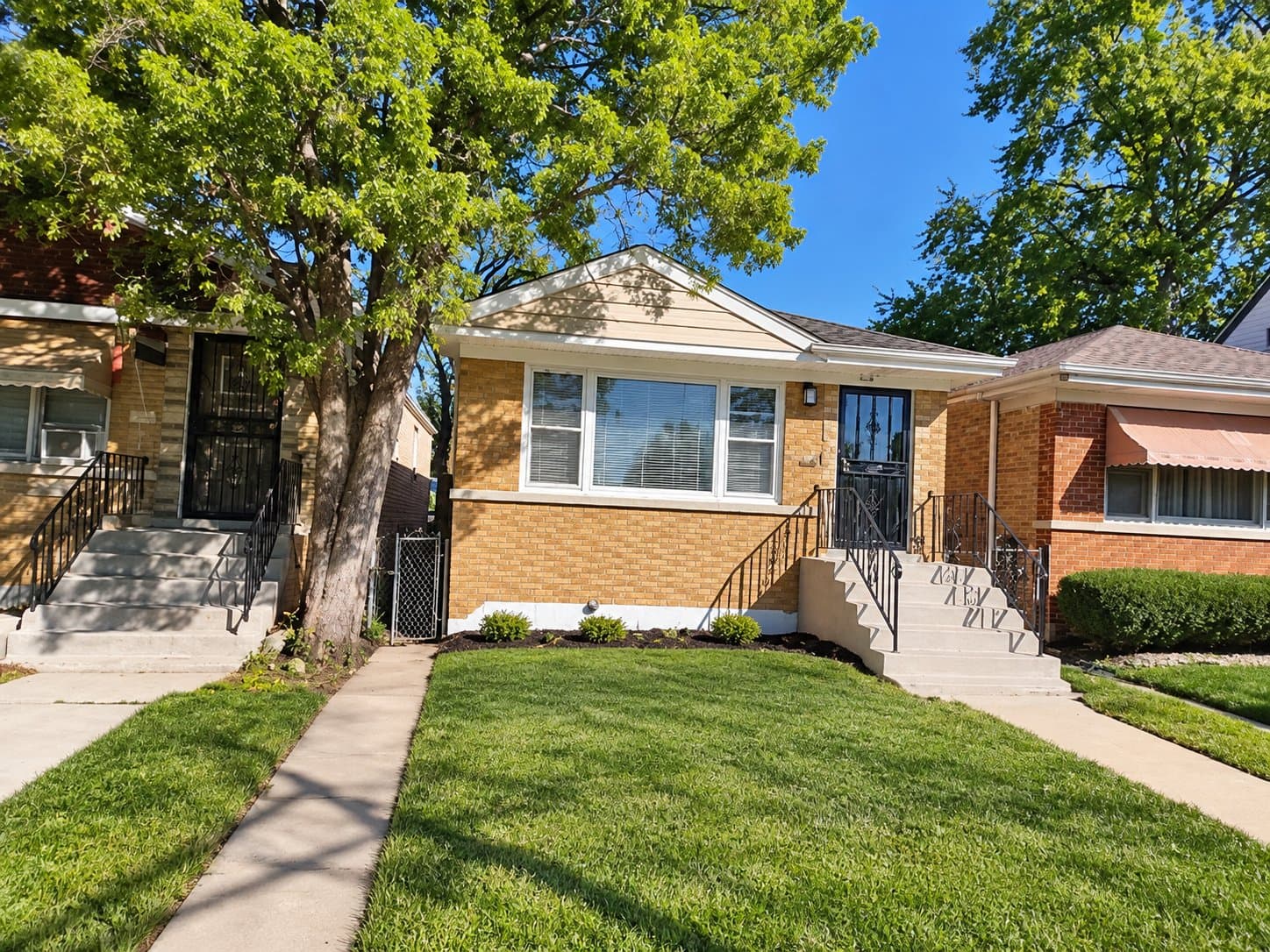Chicago House: 9041 S Wallace Ave