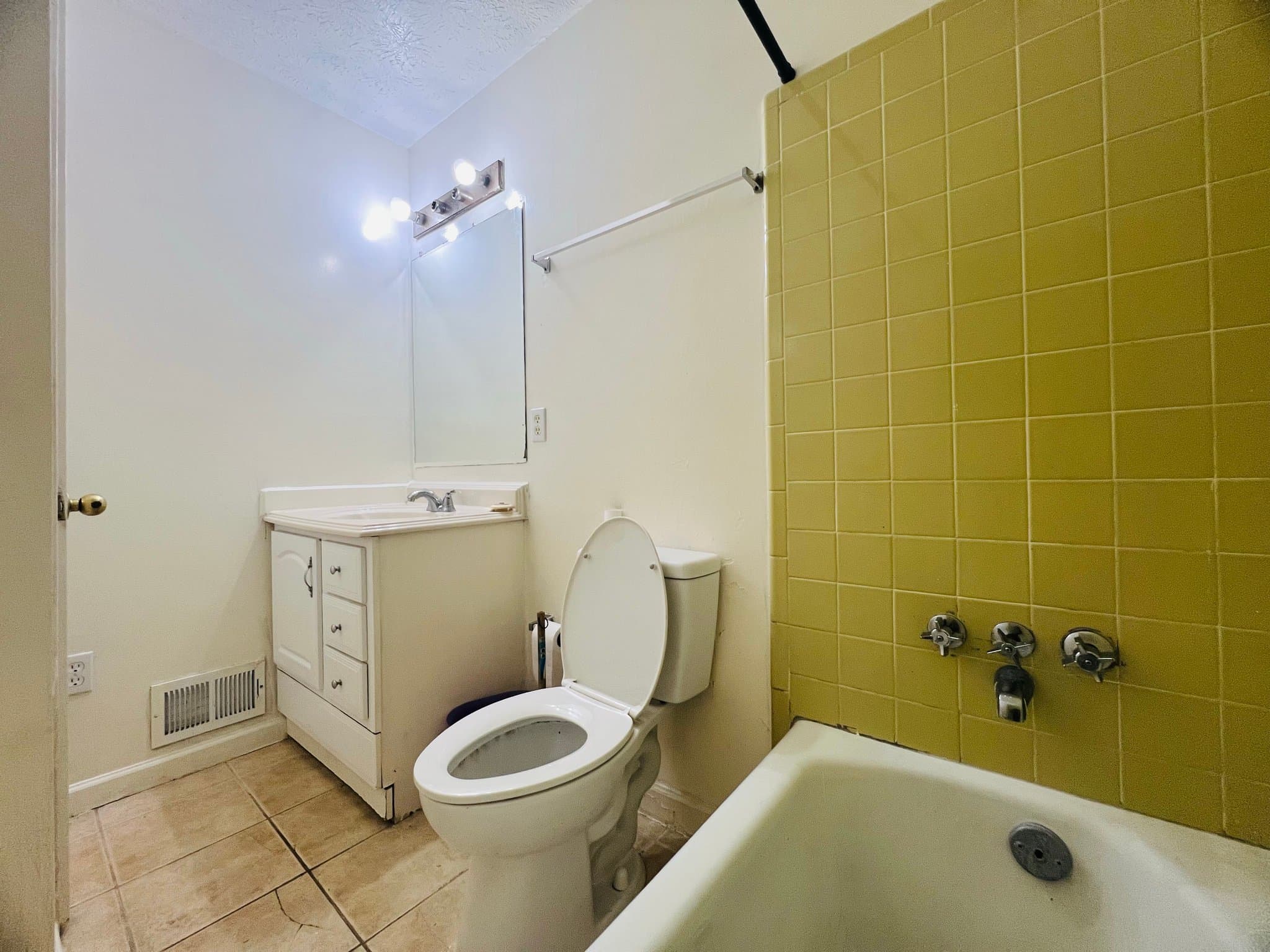 Tucker Multiplex: 6642 Payton Woods Dr