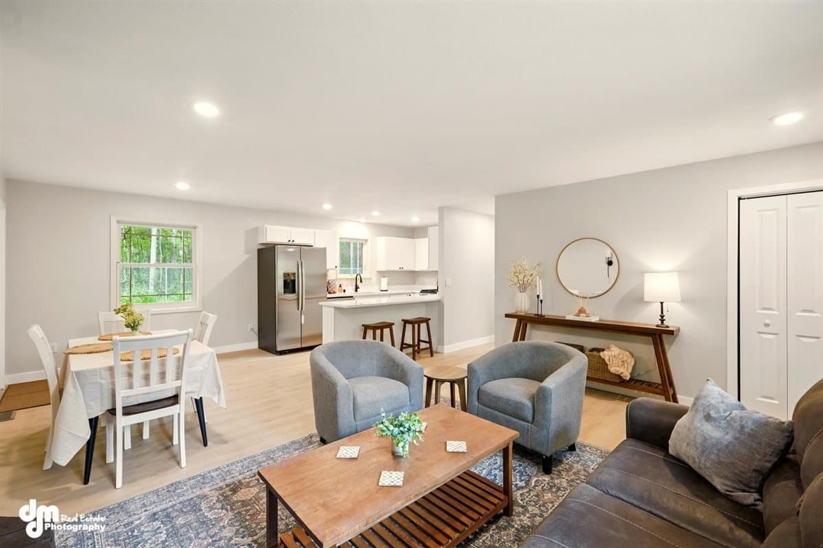 Wasilla House: 420 S Serrano Drive