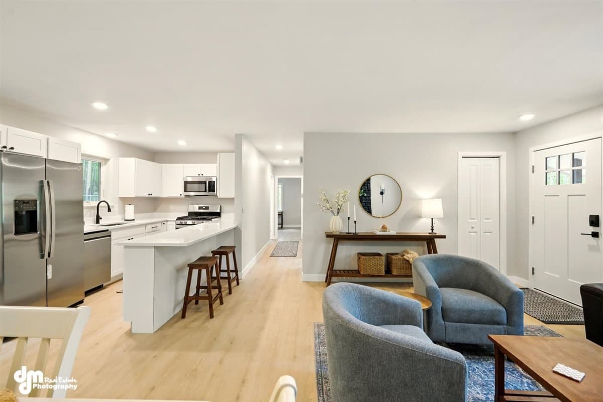 Wasilla House: 420 S Serrano Drive