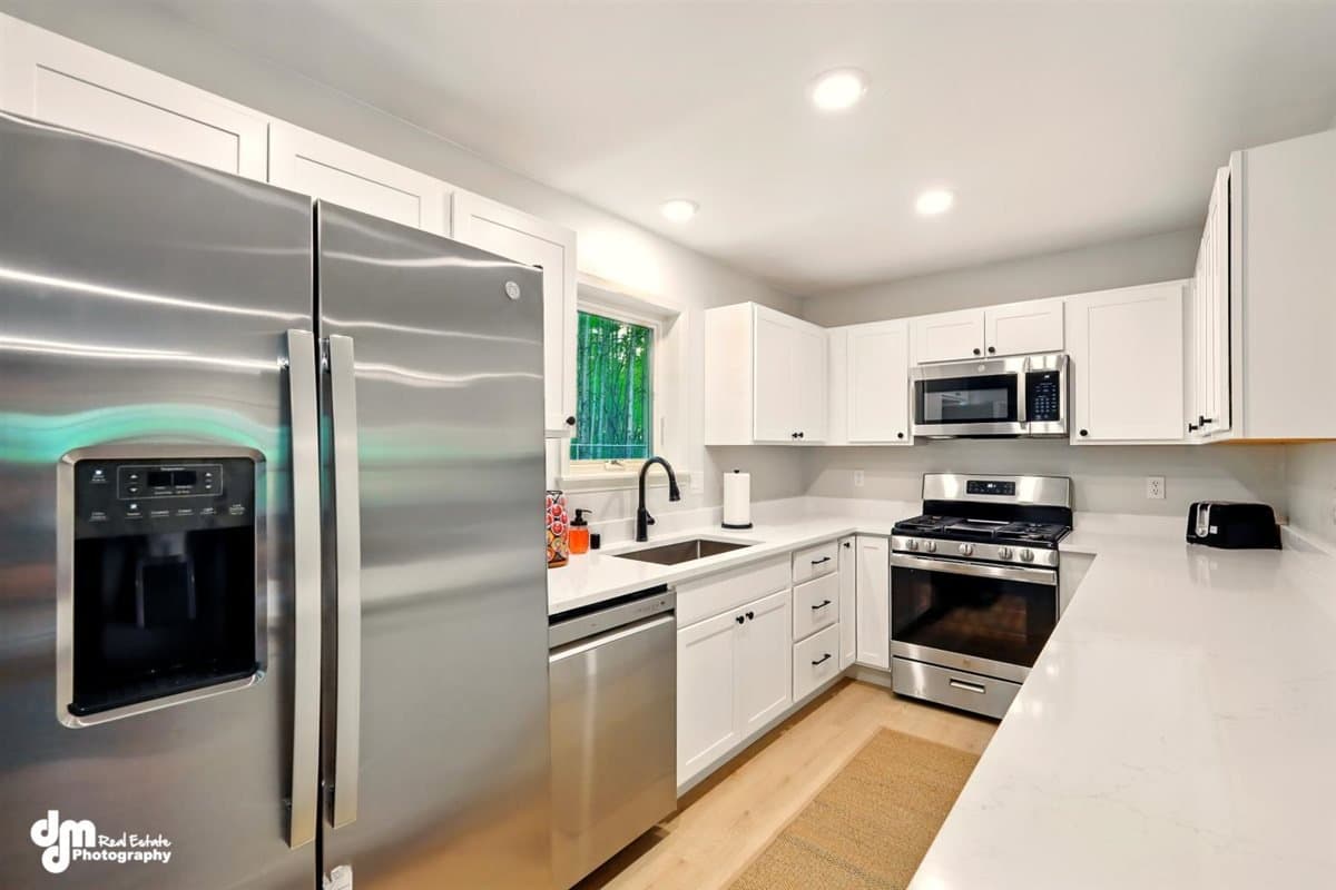 Wasilla House: 420 S Serrano Drive