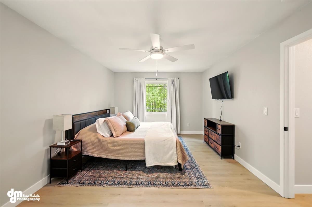 Wasilla House: 420 S Serrano Drive