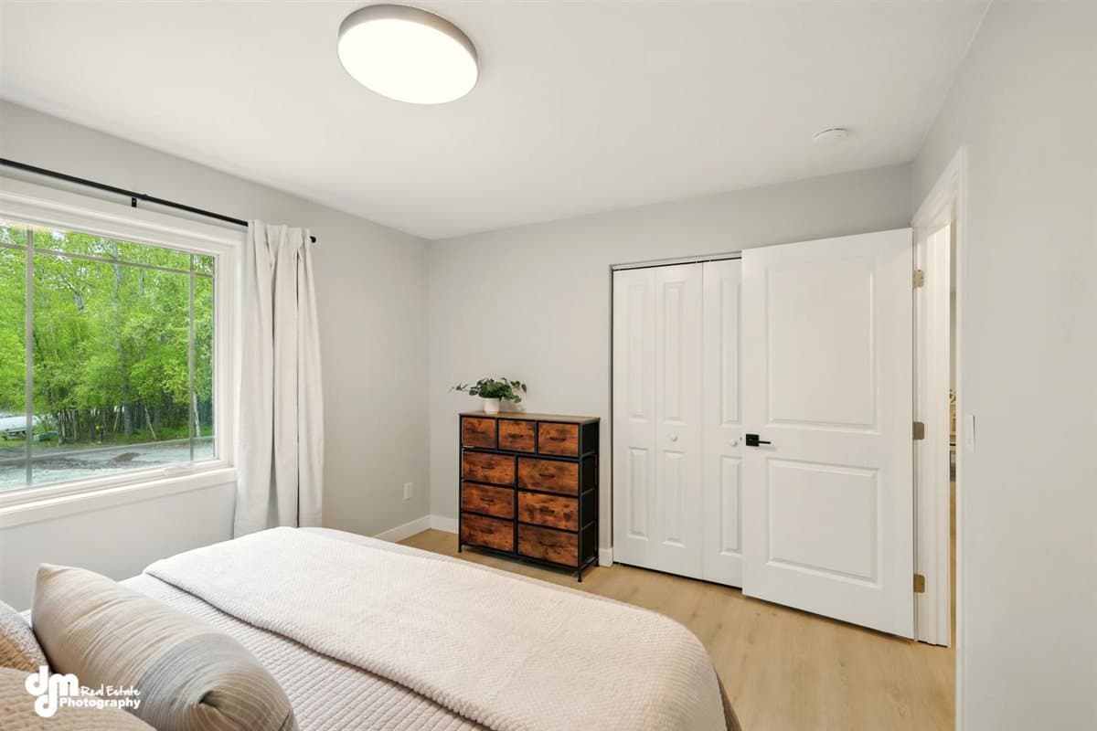Wasilla House: 420 S Serrano Drive