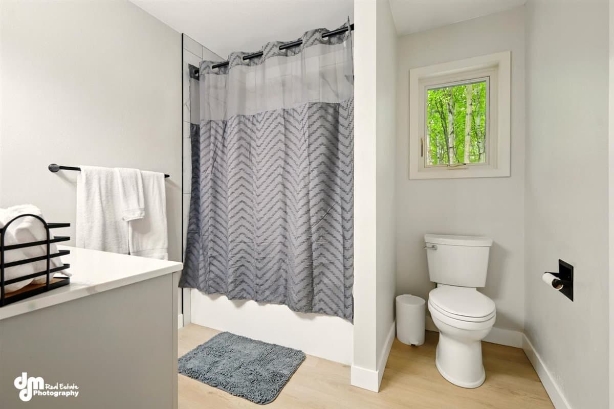 Wasilla House: 420 S Serrano Drive