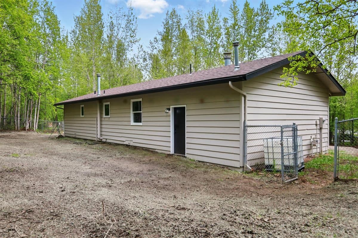Wasilla House: 420 S Serrano Drive