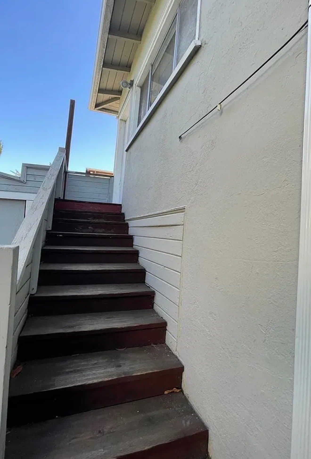Oakland House: 1624 MacArthur Blvd