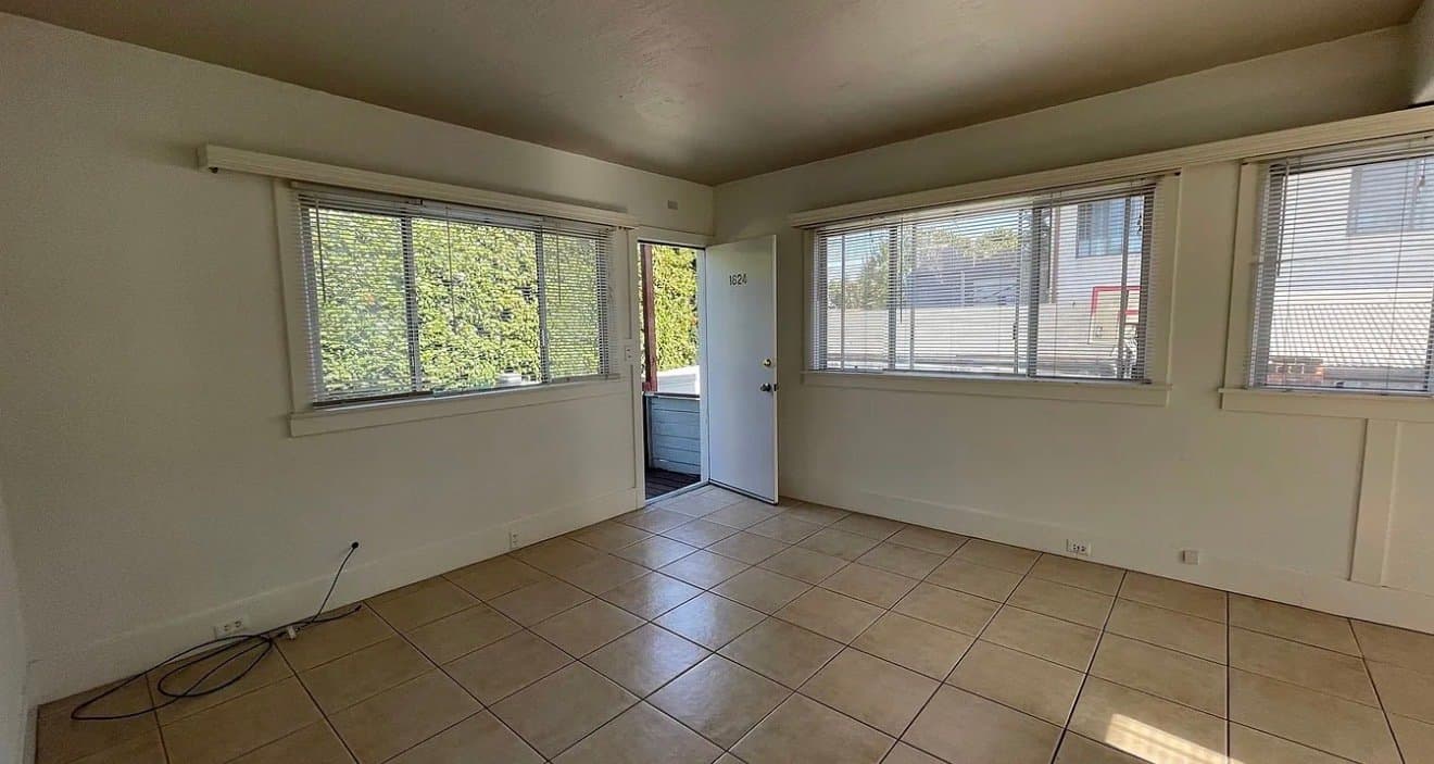 Oakland House: 1624 MacArthur Blvd
