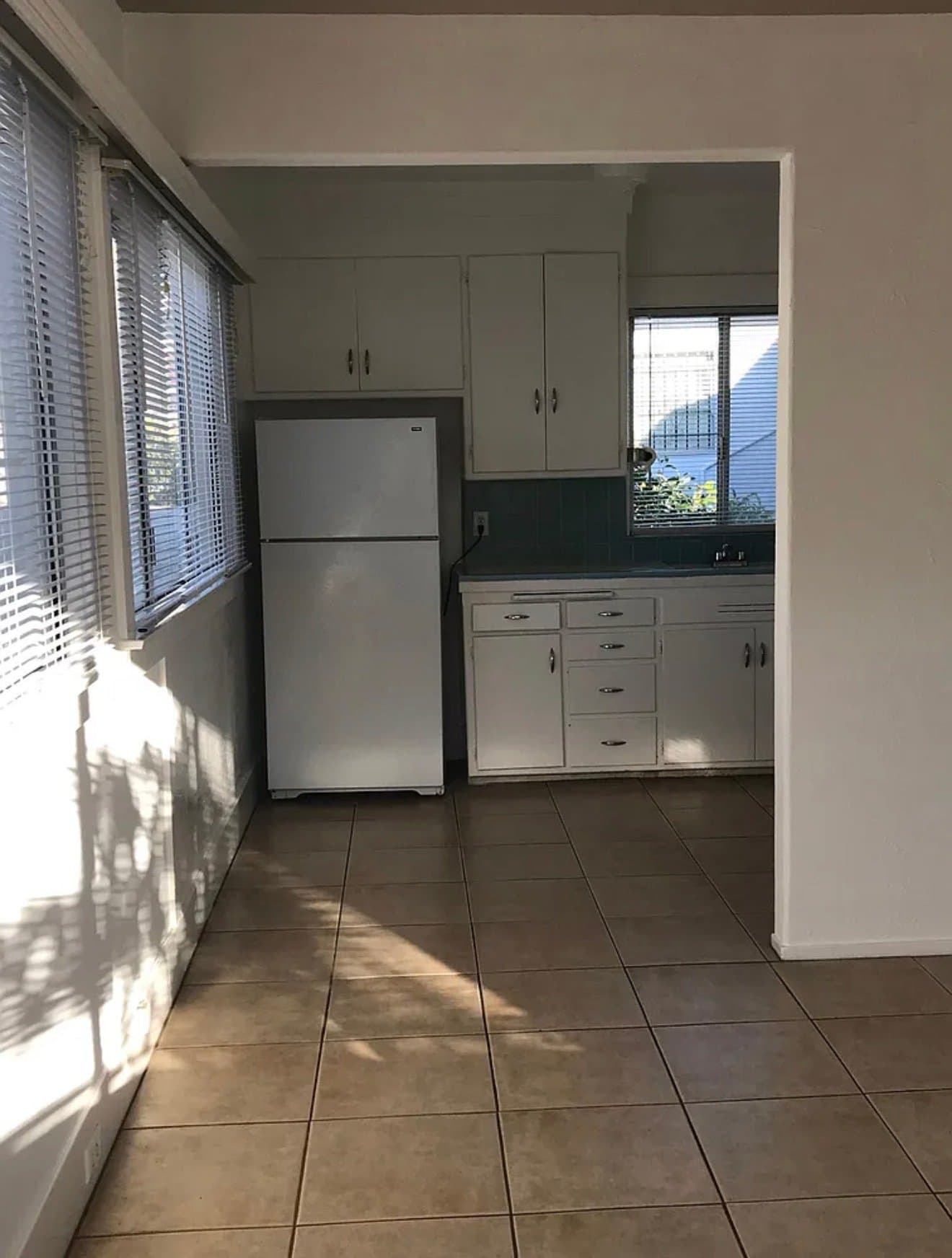Oakland House: 1624 MacArthur Blvd