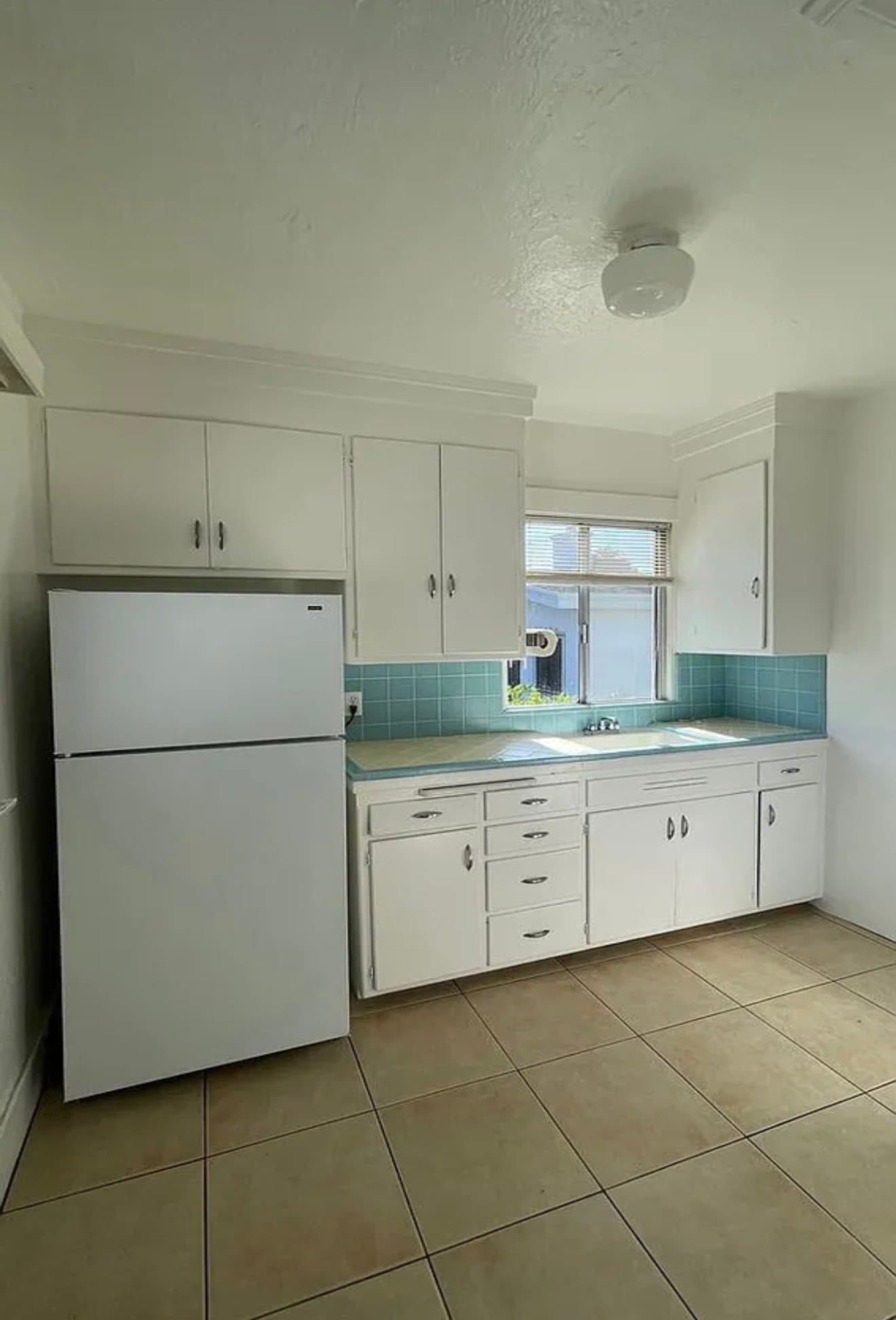 Oakland House: 1624 MacArthur Blvd