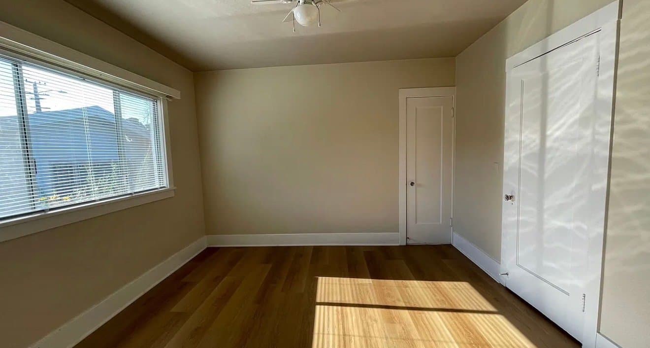 Oakland House: 1624 MacArthur Blvd