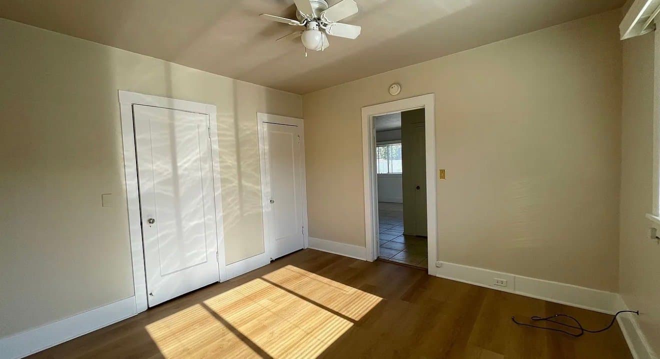 Oakland House: 1624 MacArthur Blvd