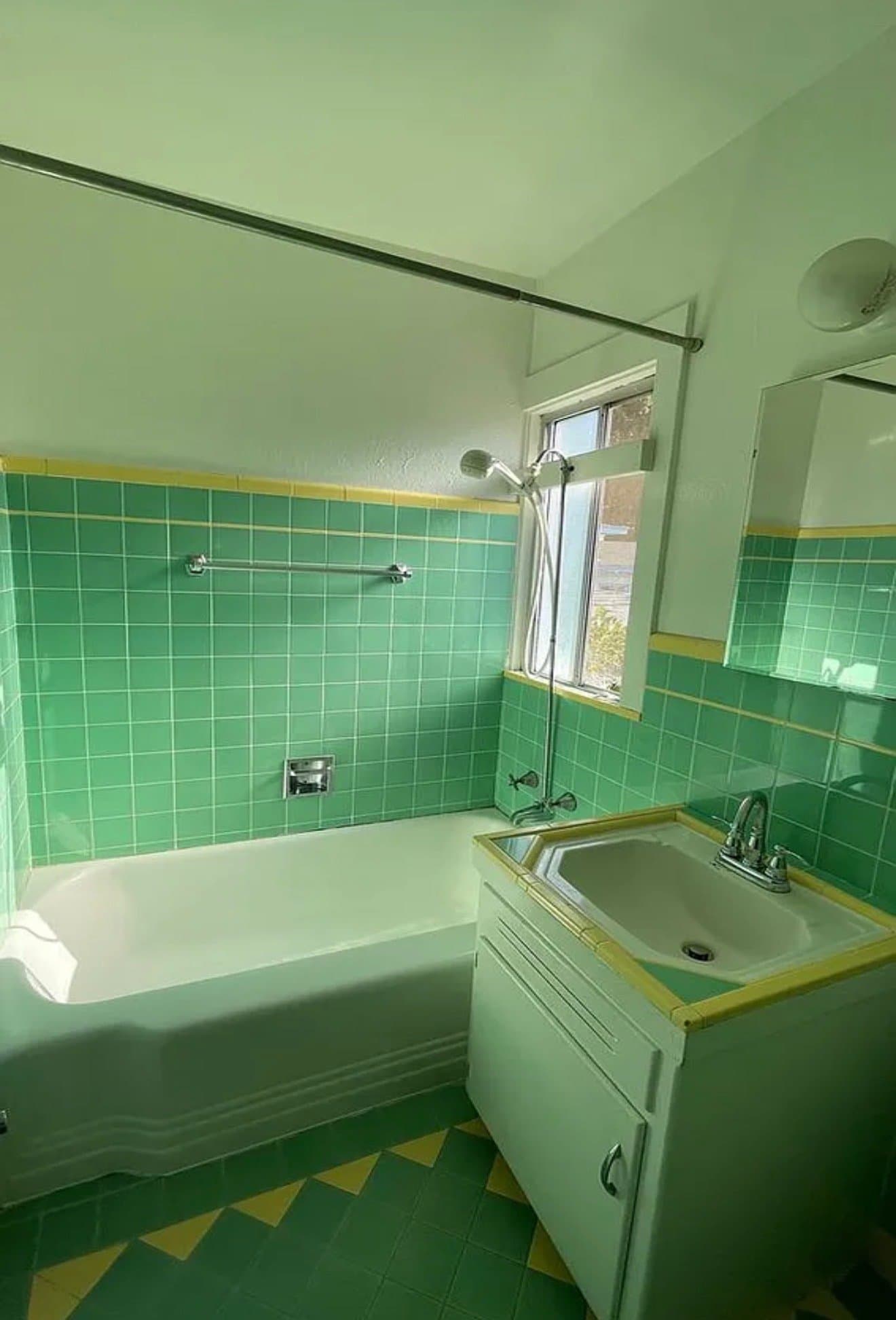 Oakland House: 1624 MacArthur Blvd