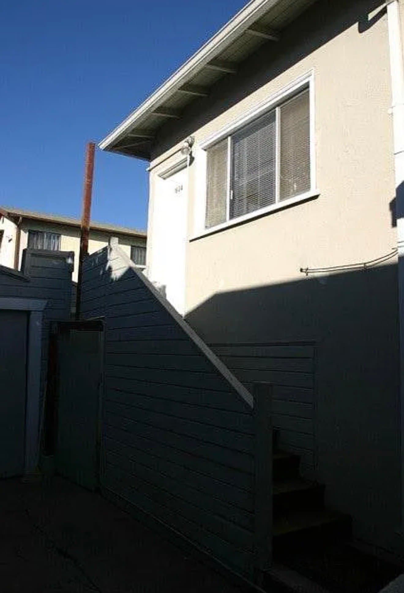 Oakland House: 1624 MacArthur Blvd