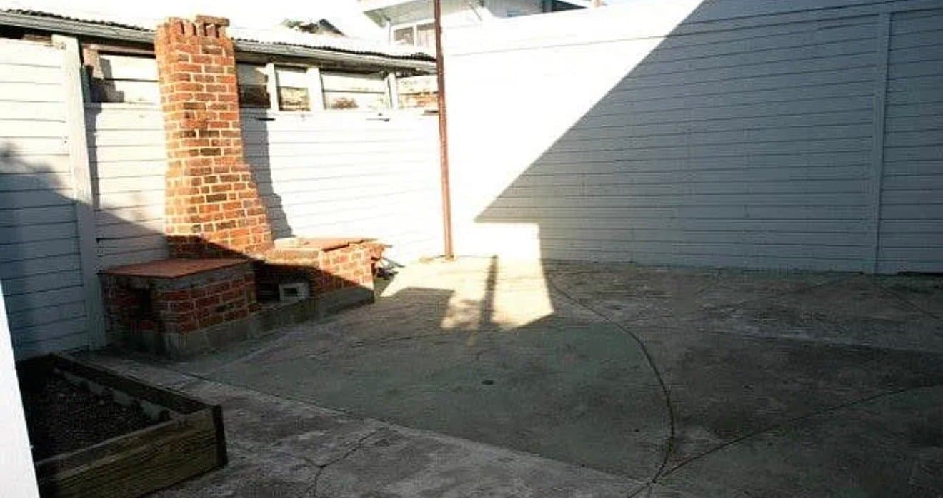 Oakland House: 1624 MacArthur Blvd