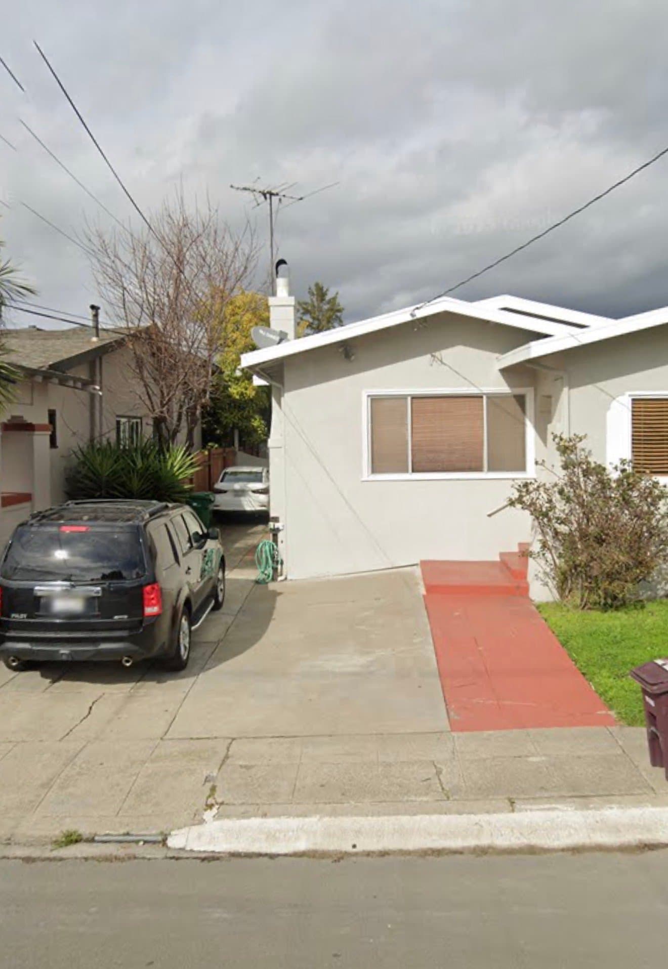 Oakland House: 1624 MacArthur Blvd