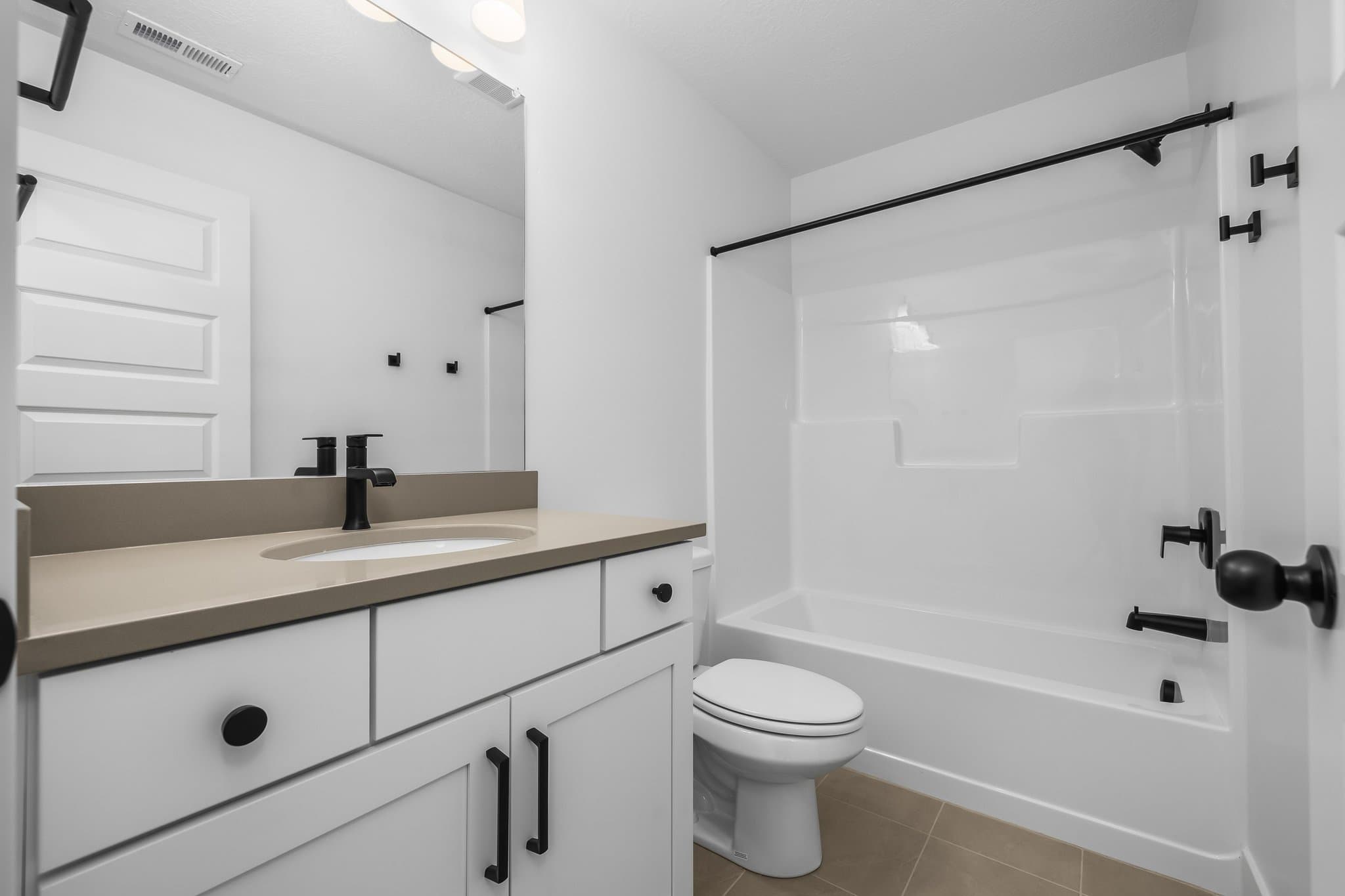 Mapleton Townhome: 5319 S. Acacia Dr.