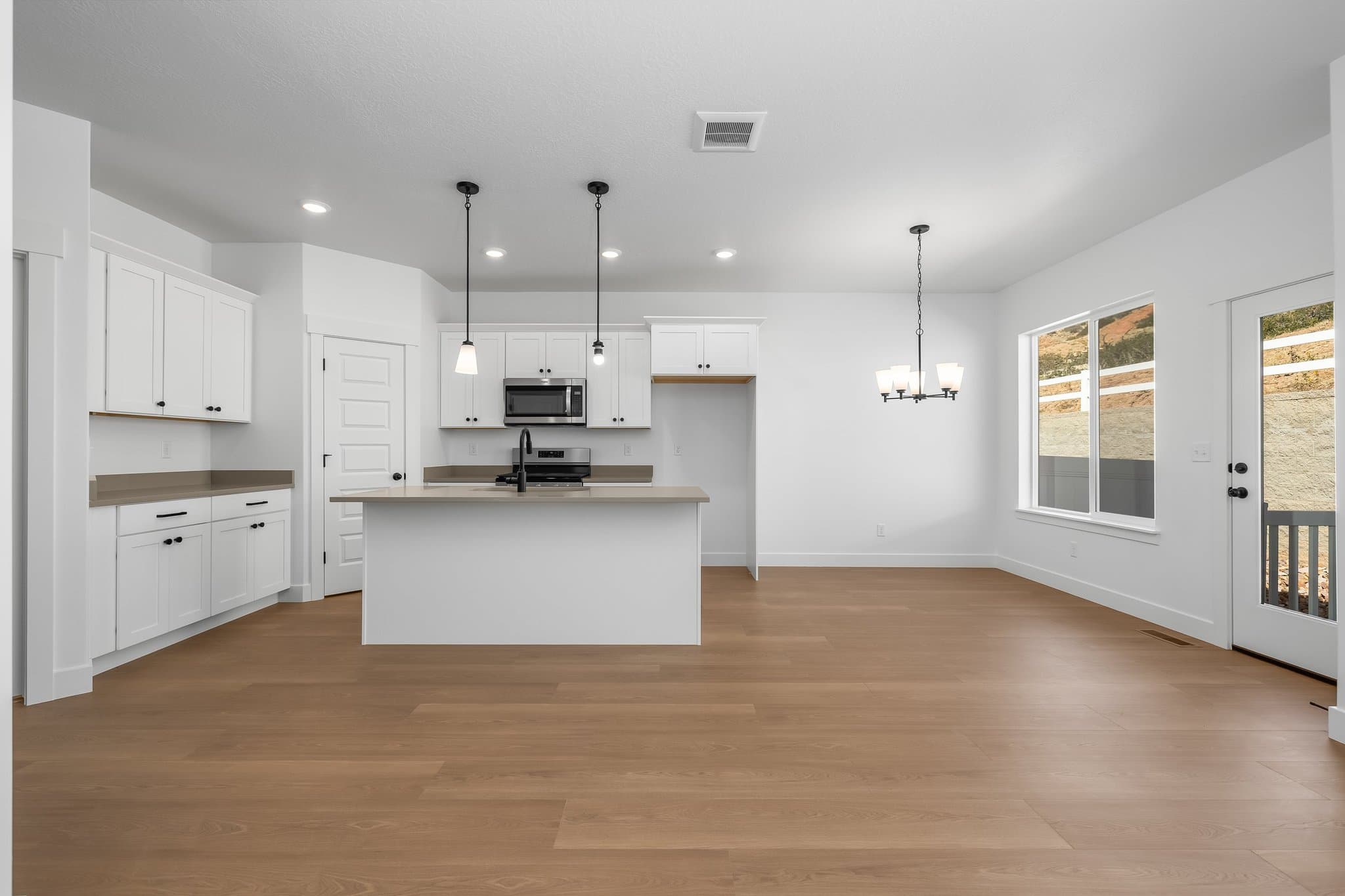 Mapleton Townhome: 5319 S. Acacia Dr.