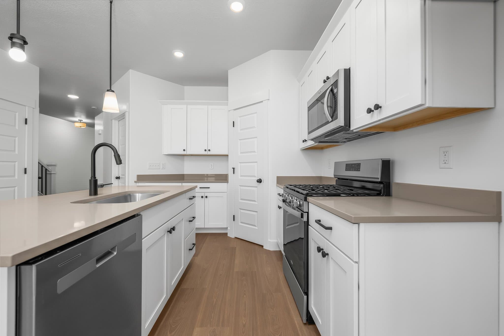 Mapleton Townhome: 5319 S. Acacia Dr.