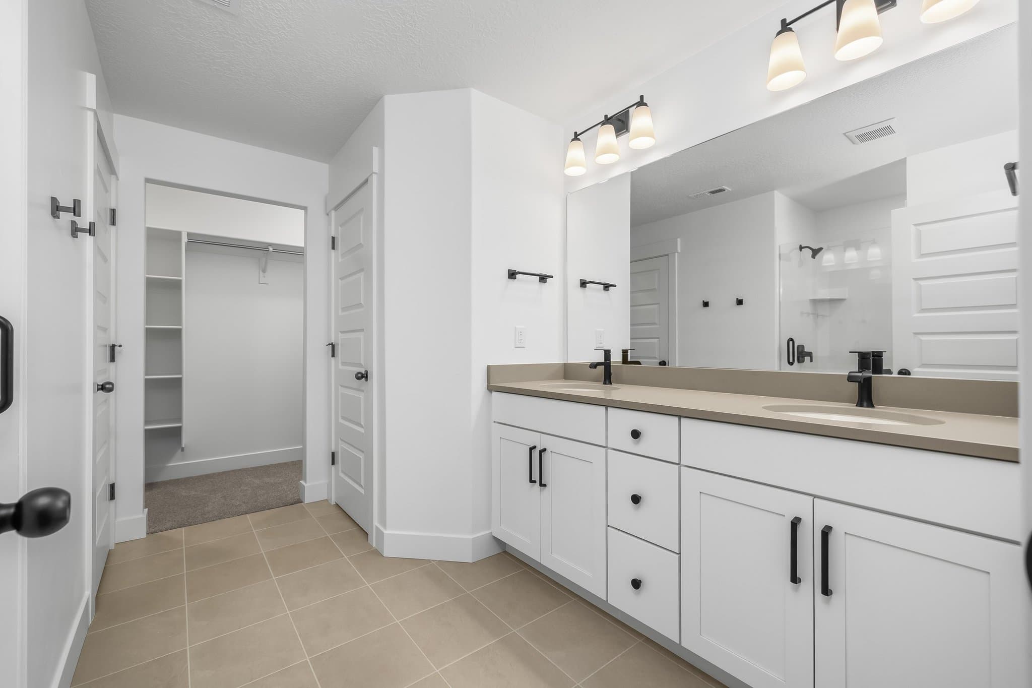 Mapleton Townhome: 5319 S. Acacia Dr.