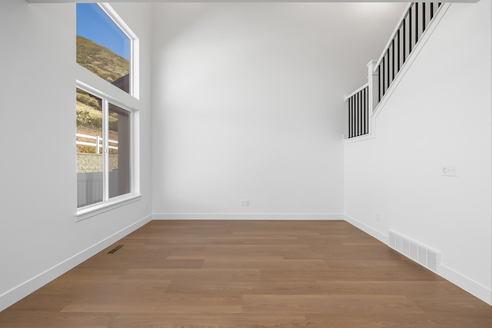 Mapleton Townhome: 5319 S. Acacia Dr.