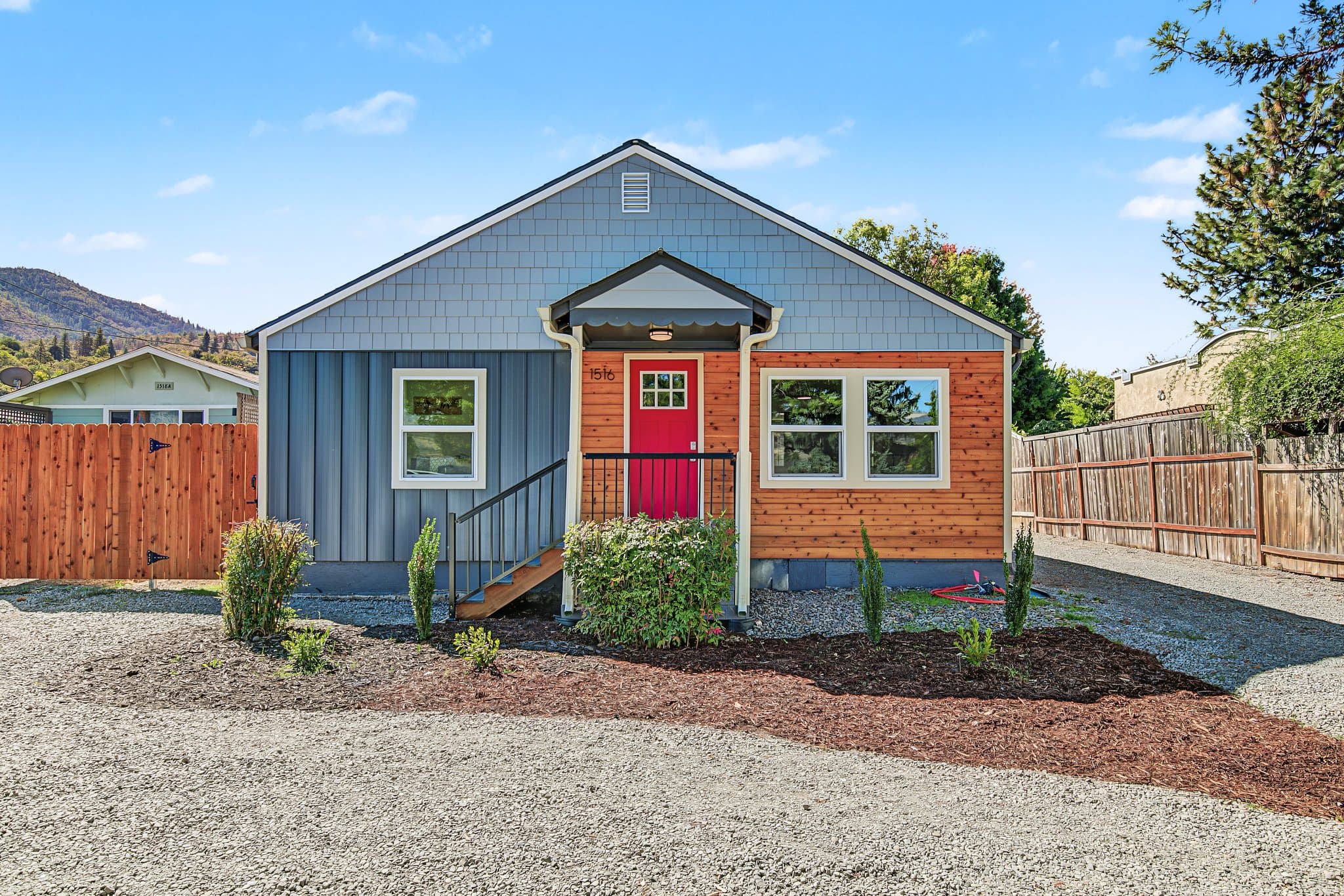 Talent House: 1516 Talent Ave