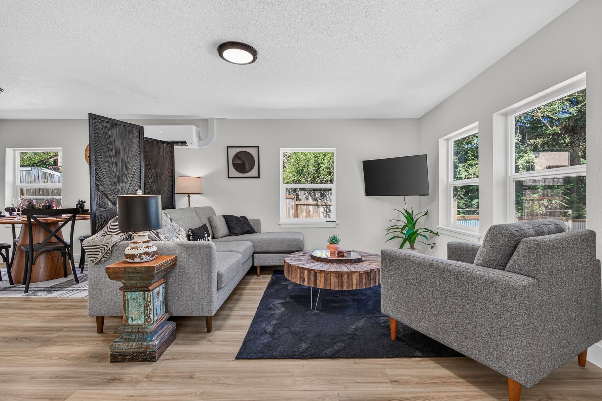 Talent House: 1516 Talent Ave