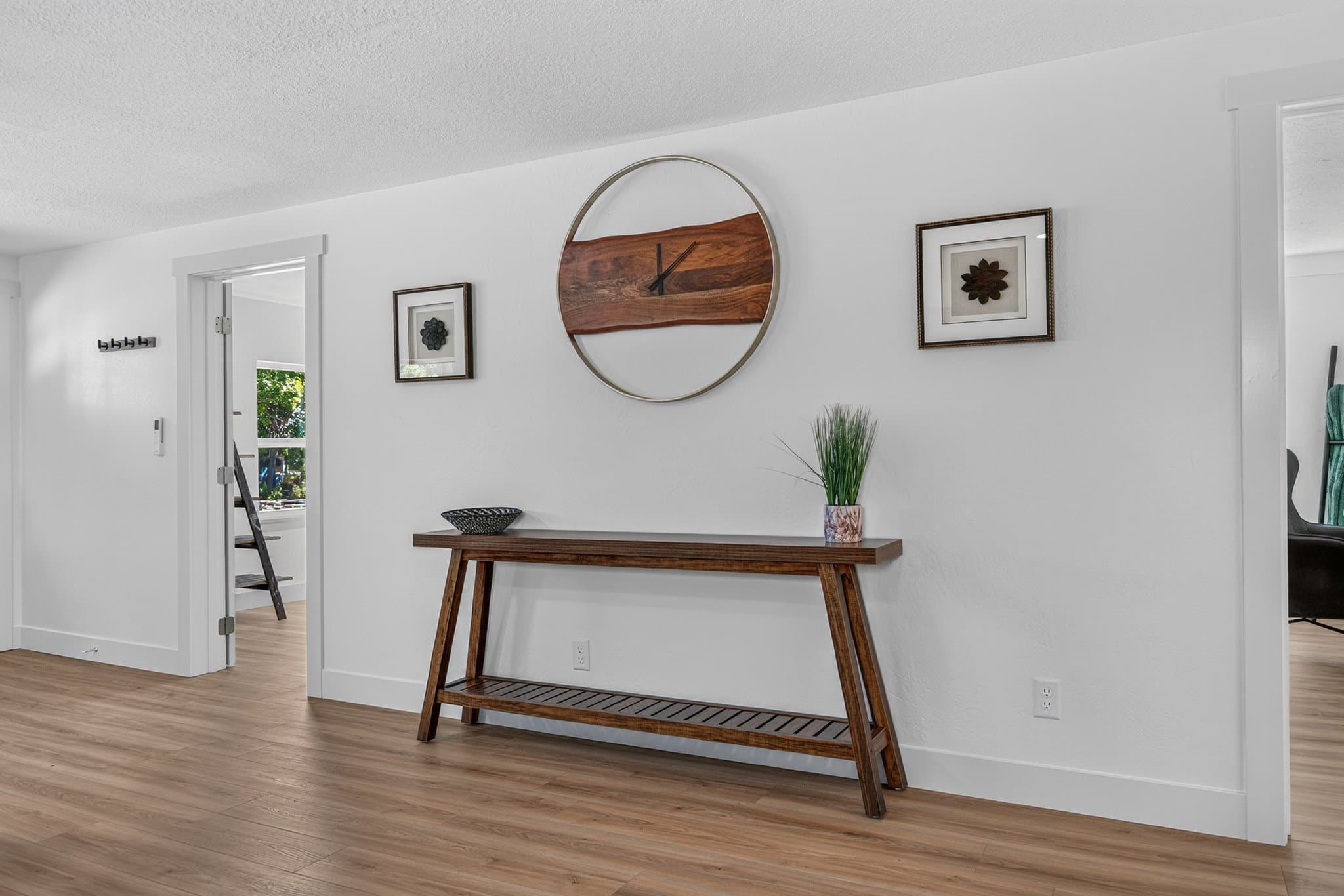 Talent House: 1516 Talent Ave