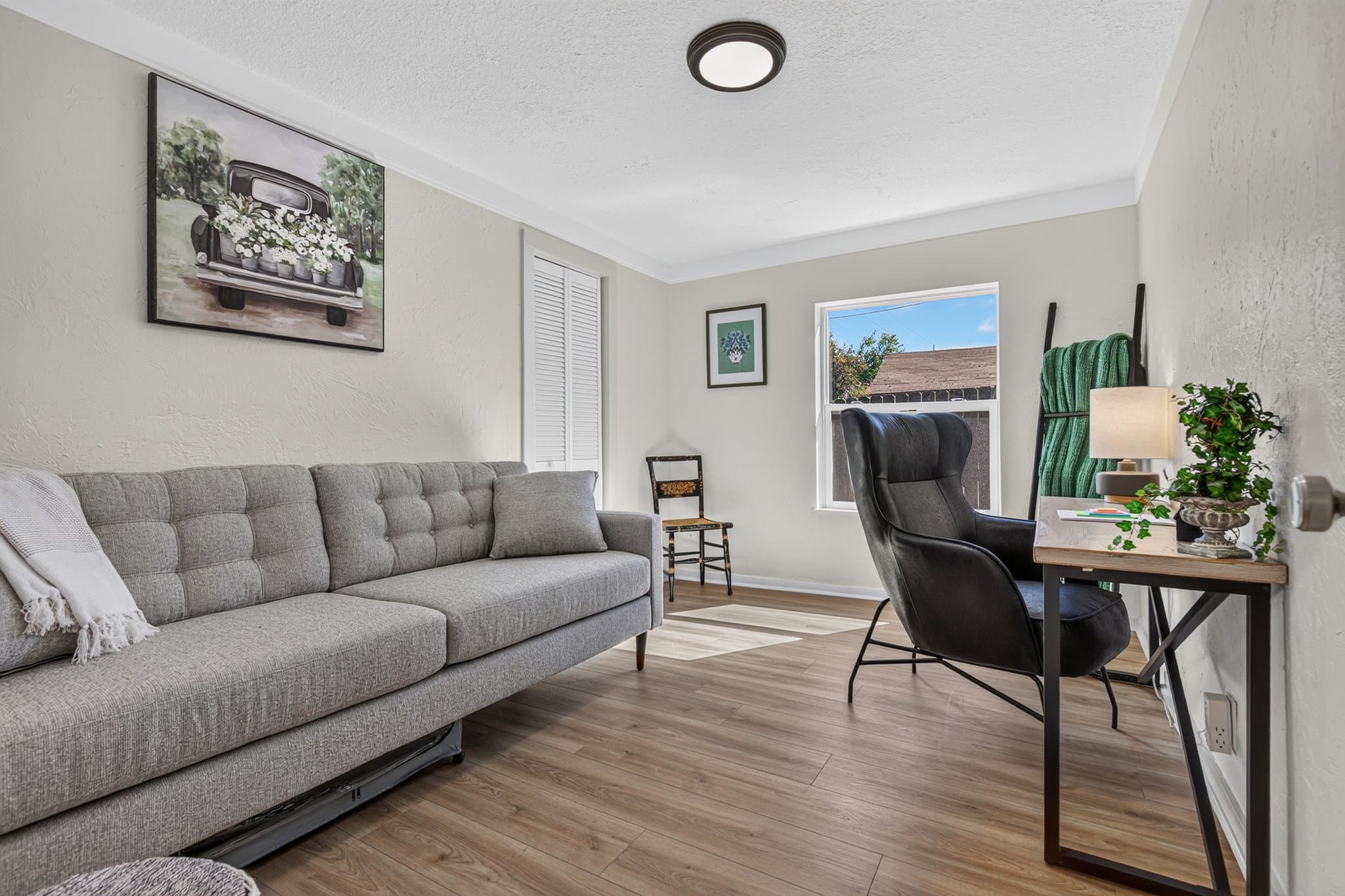 Talent House: 1516 Talent Ave