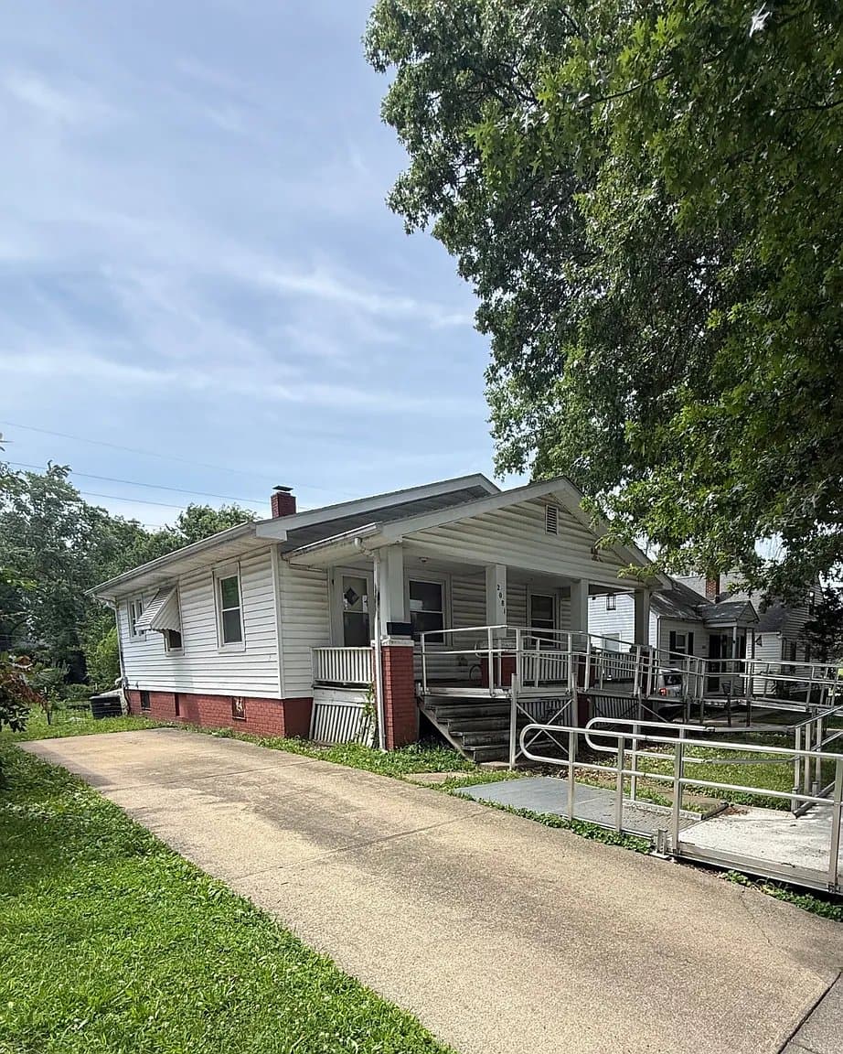 Decatur House: 2081 North College St.